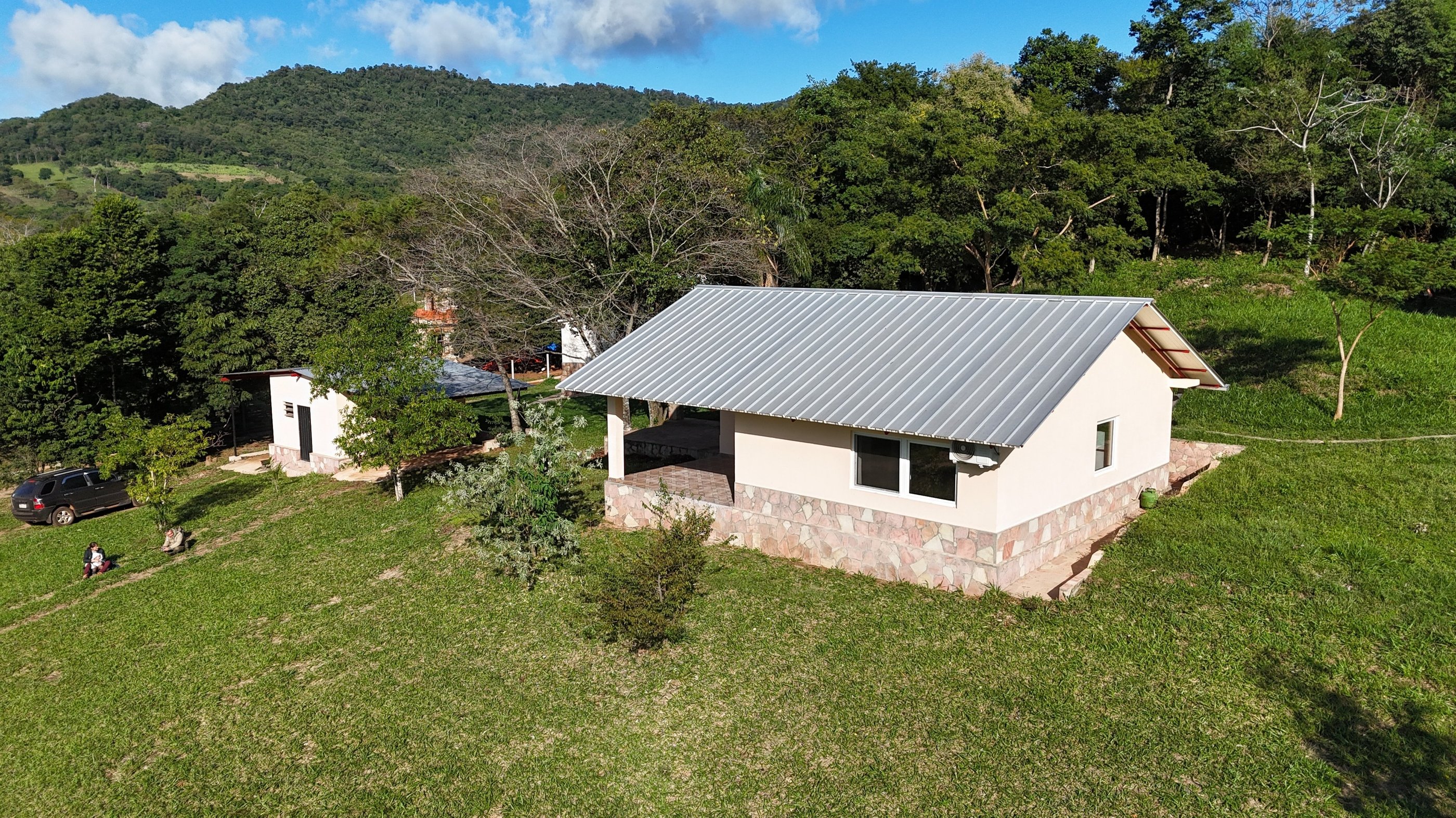 Zur Miete: Moderner Bungalow mit Bergblick bei Melgarejo, Colonia Independencia