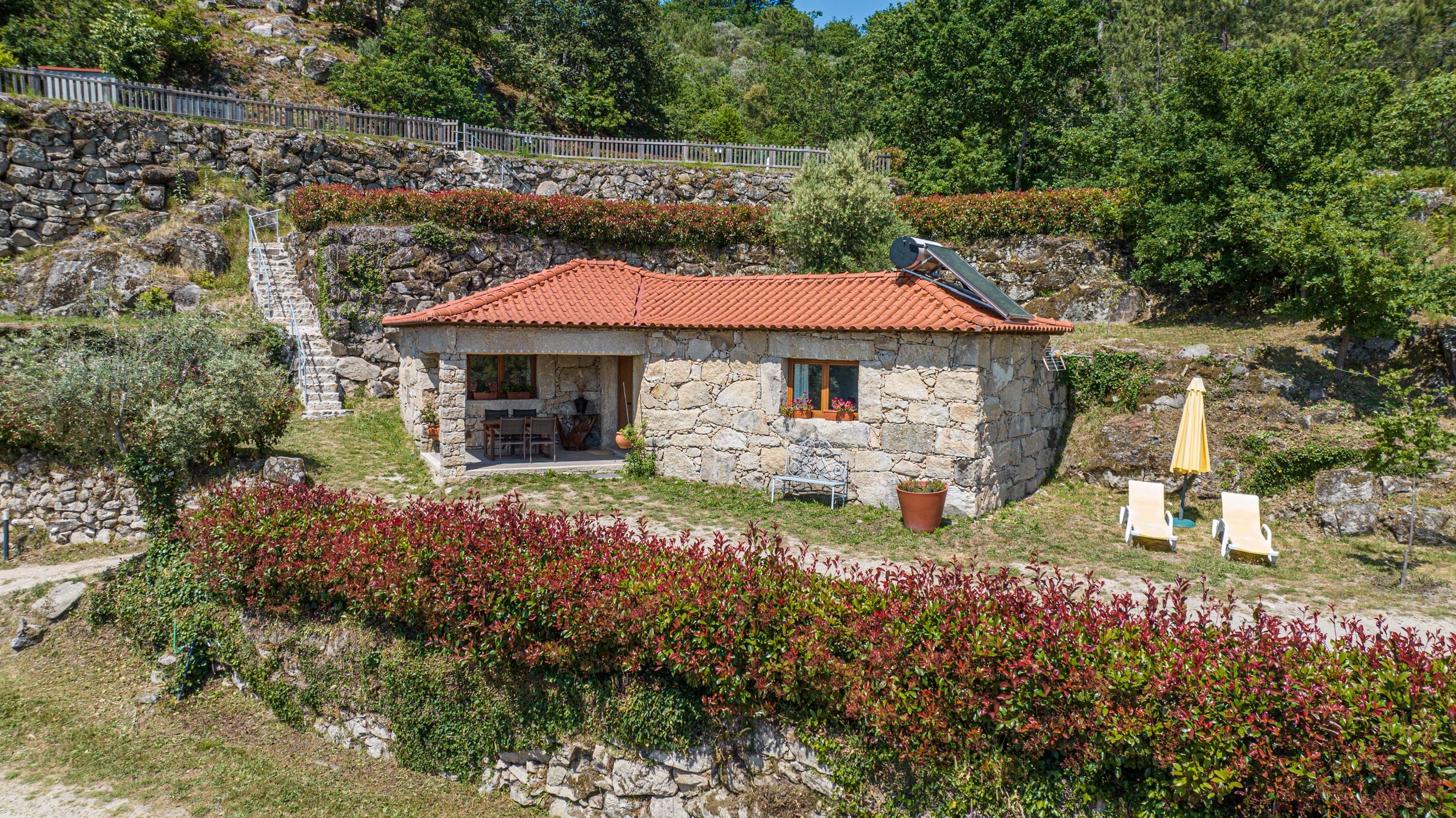 une petite maison de vacance en pierre