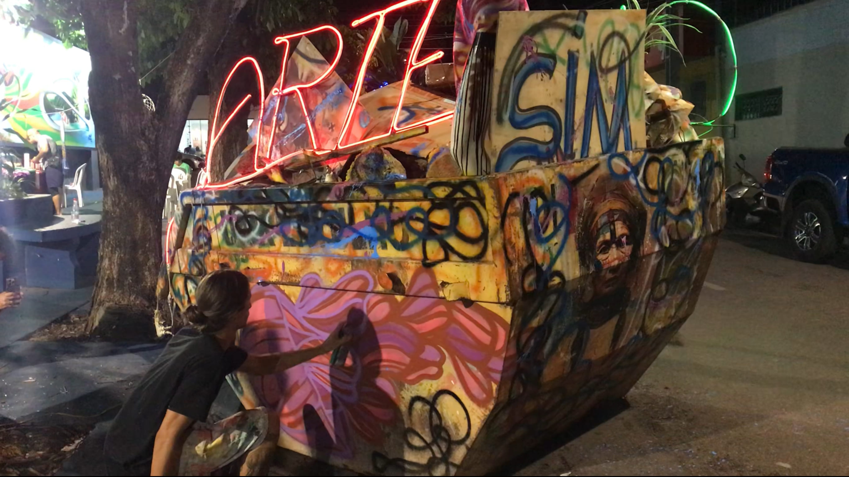 Astral utilizou a arte urbana para transformar espaços públicos e conscientizar a comunidade