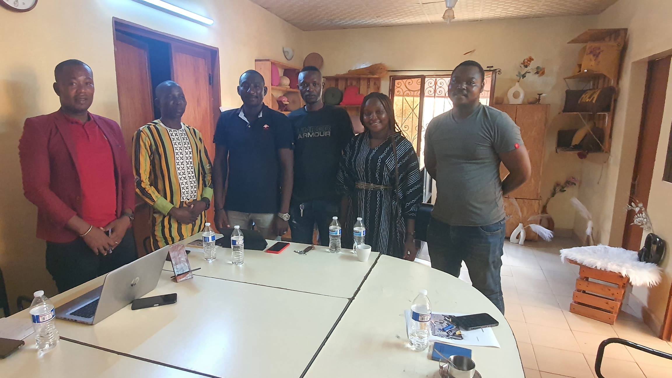 Photo de l'équipe Archiv Expert Solutions au bureau