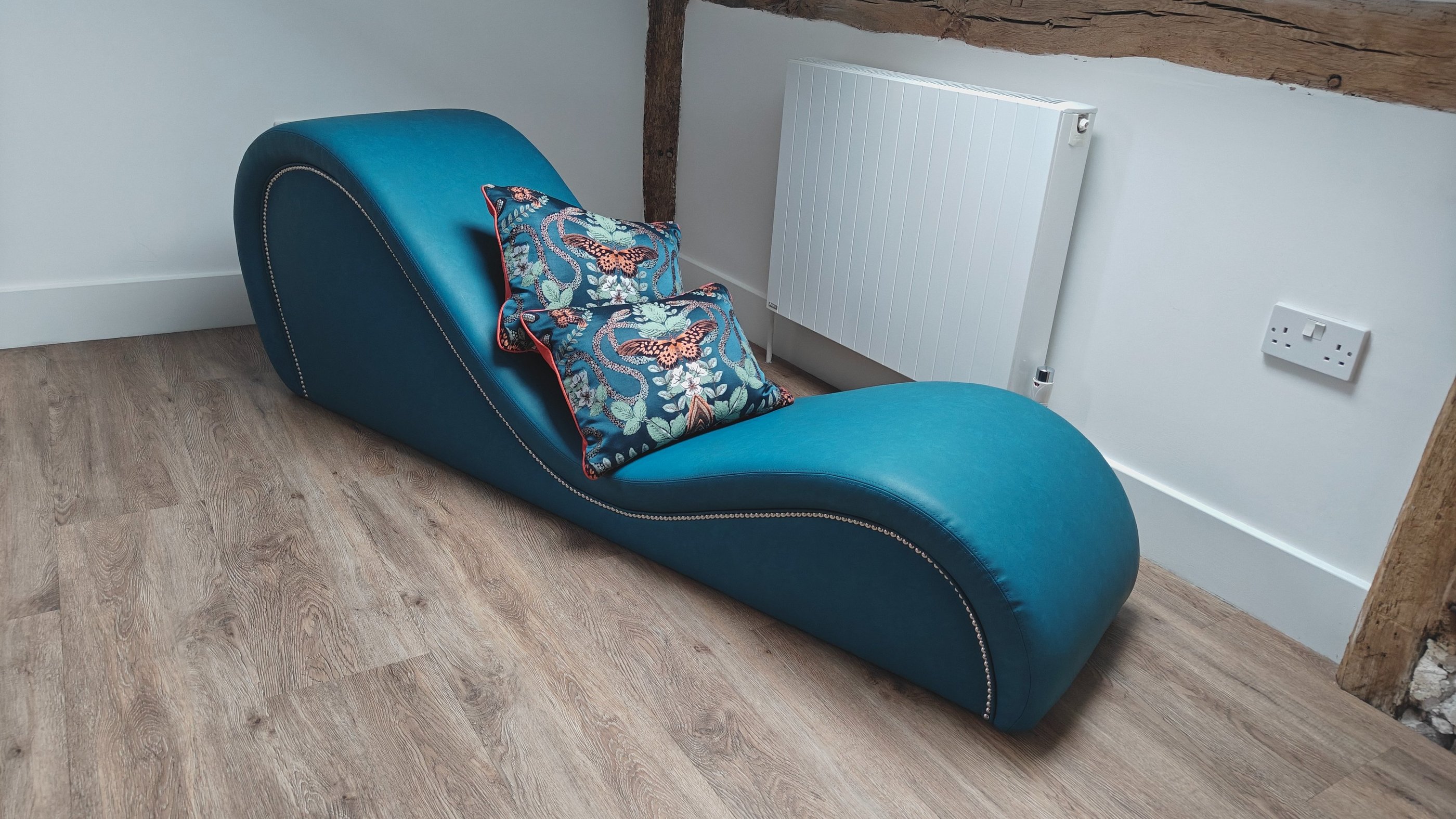TantriXofa handmade sex sofa chaise lounge UK tantrachair