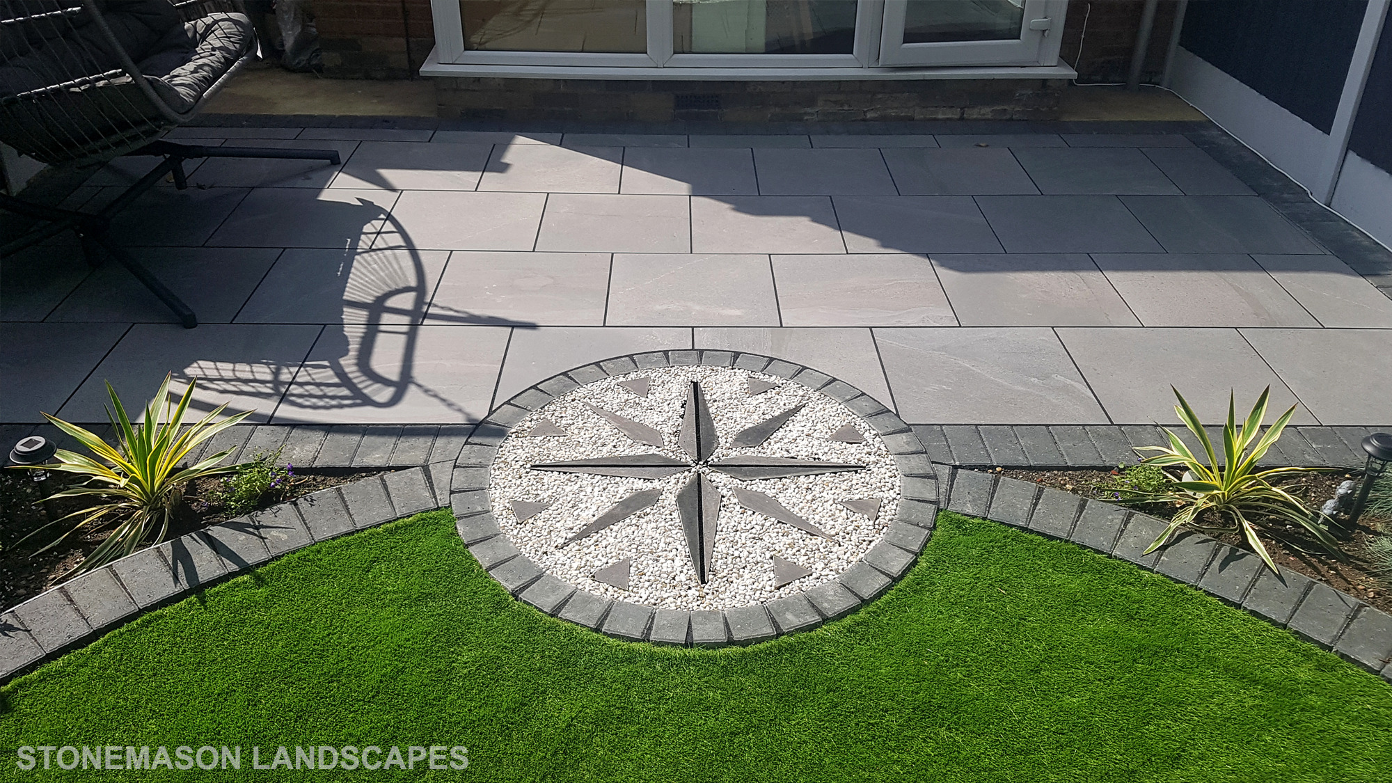 Exotic Modern Dynamic Designer Circle Lawn Tropical Small Garden