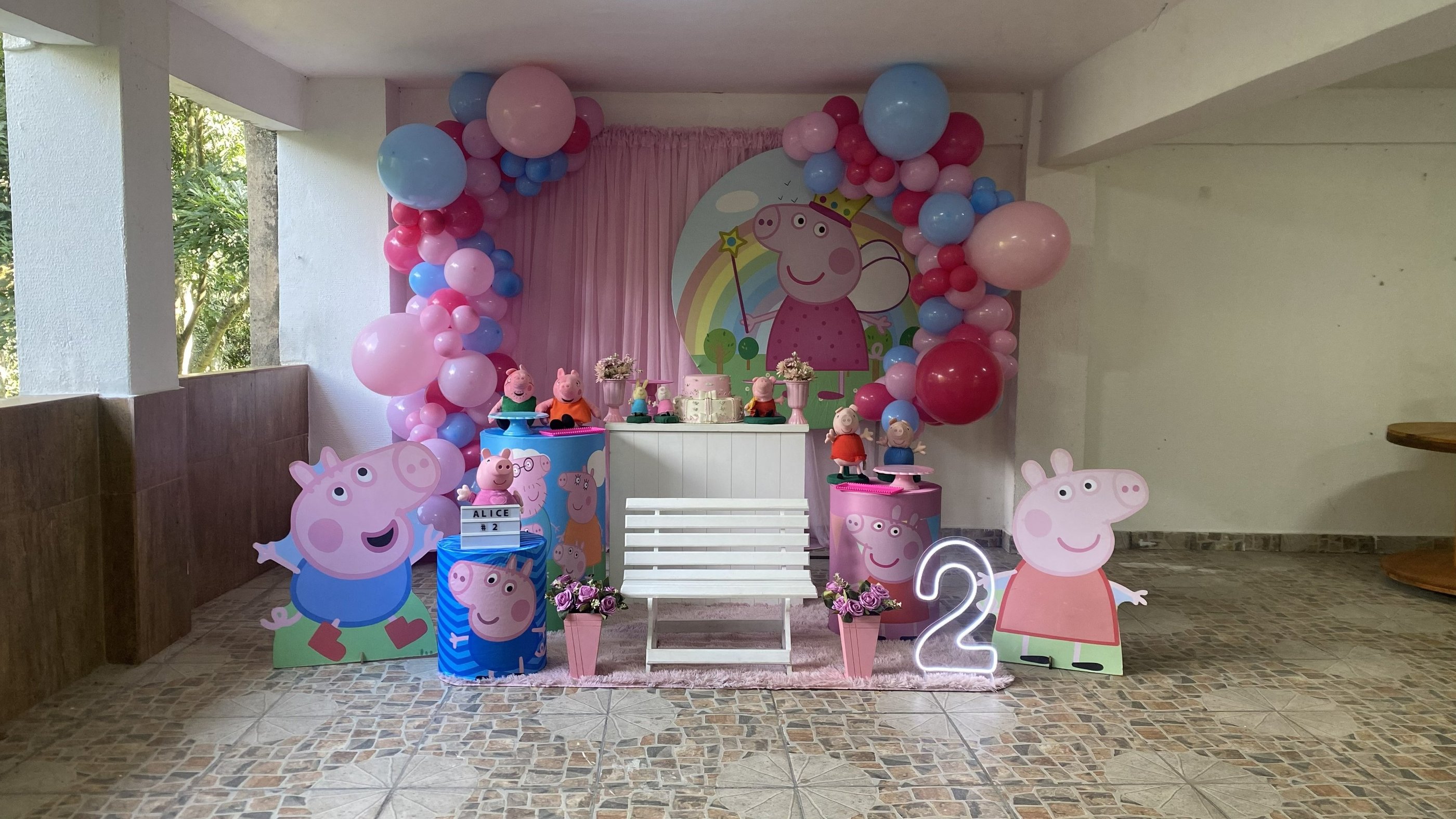 Aluguel de decoração infantil Peppa Pig na Freguesia do Ó, mesa decorada para festa infantil