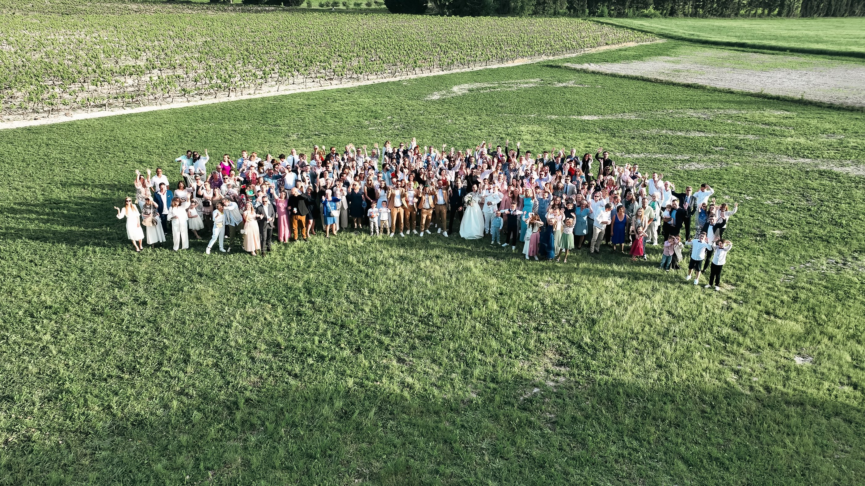 Photographie aérienne des 200 invités 