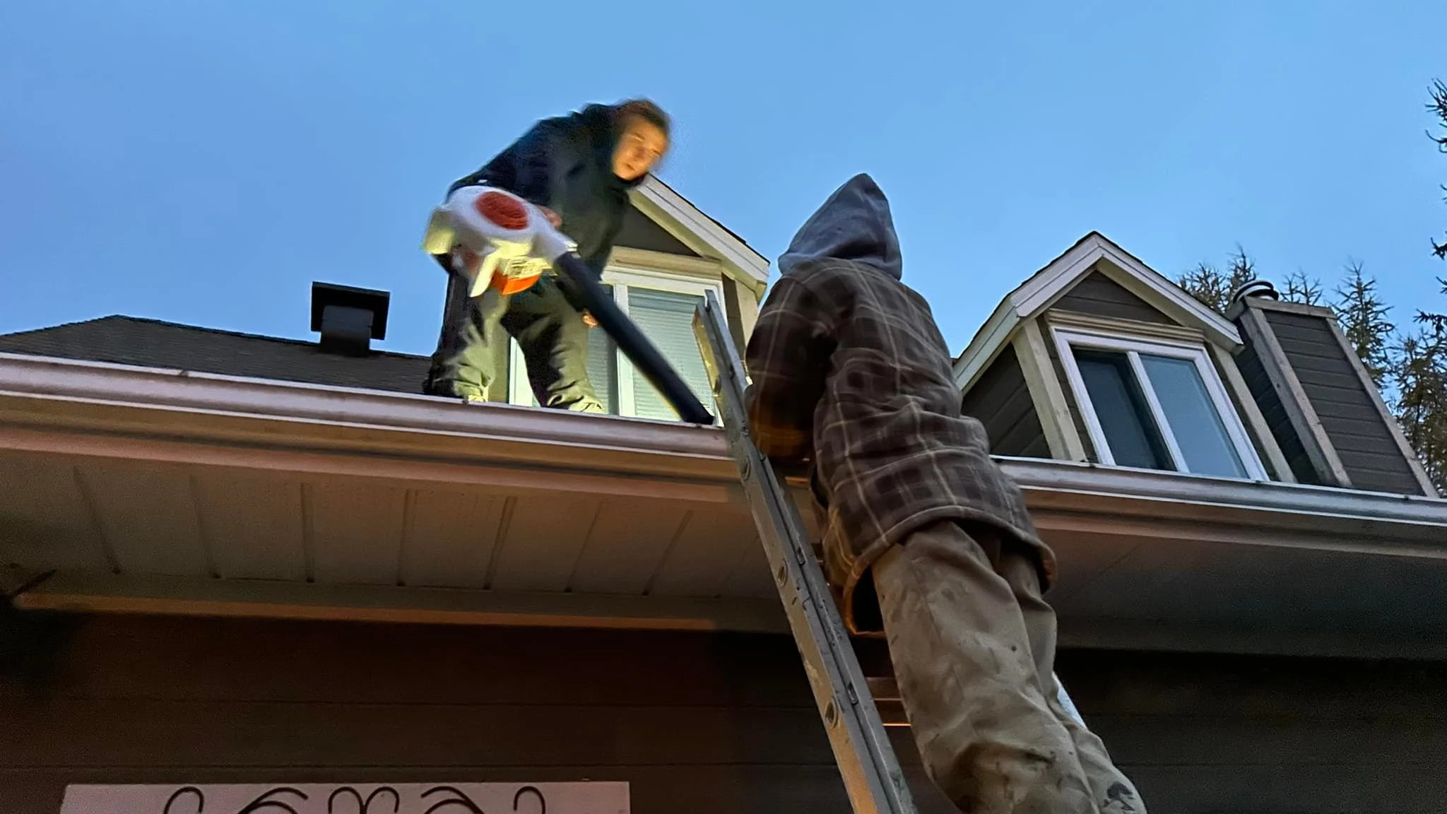 Nettoyage de gouttière avec air