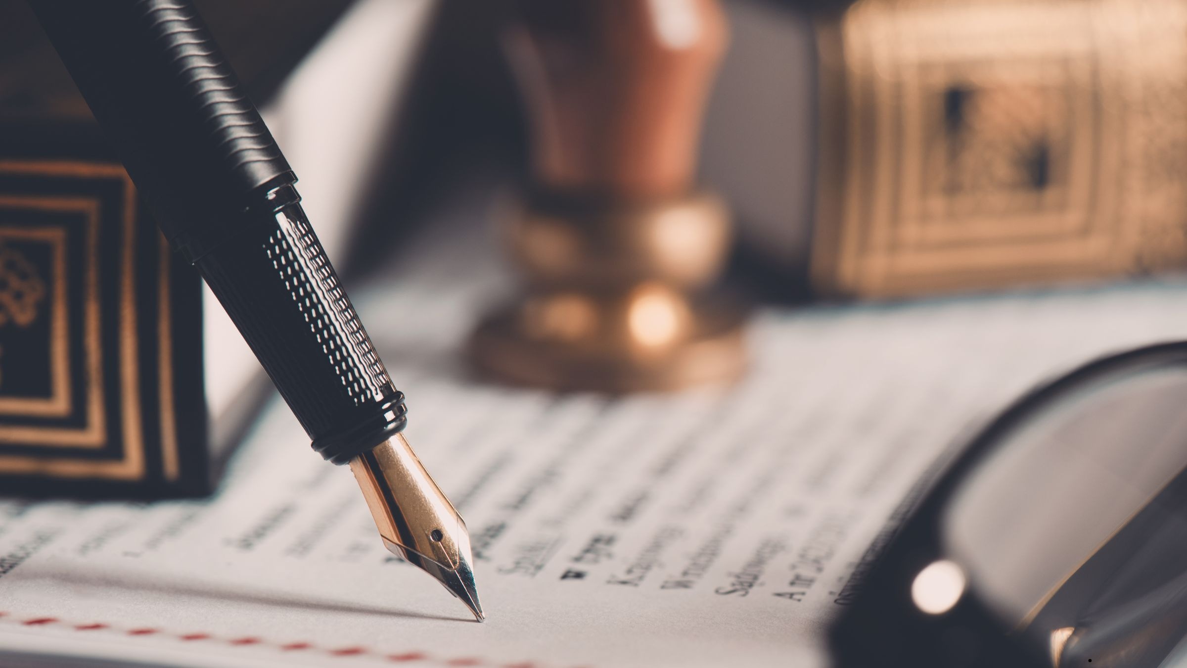 Signing real estate contracts and receiving expert legal assistance for buying property in Alanya