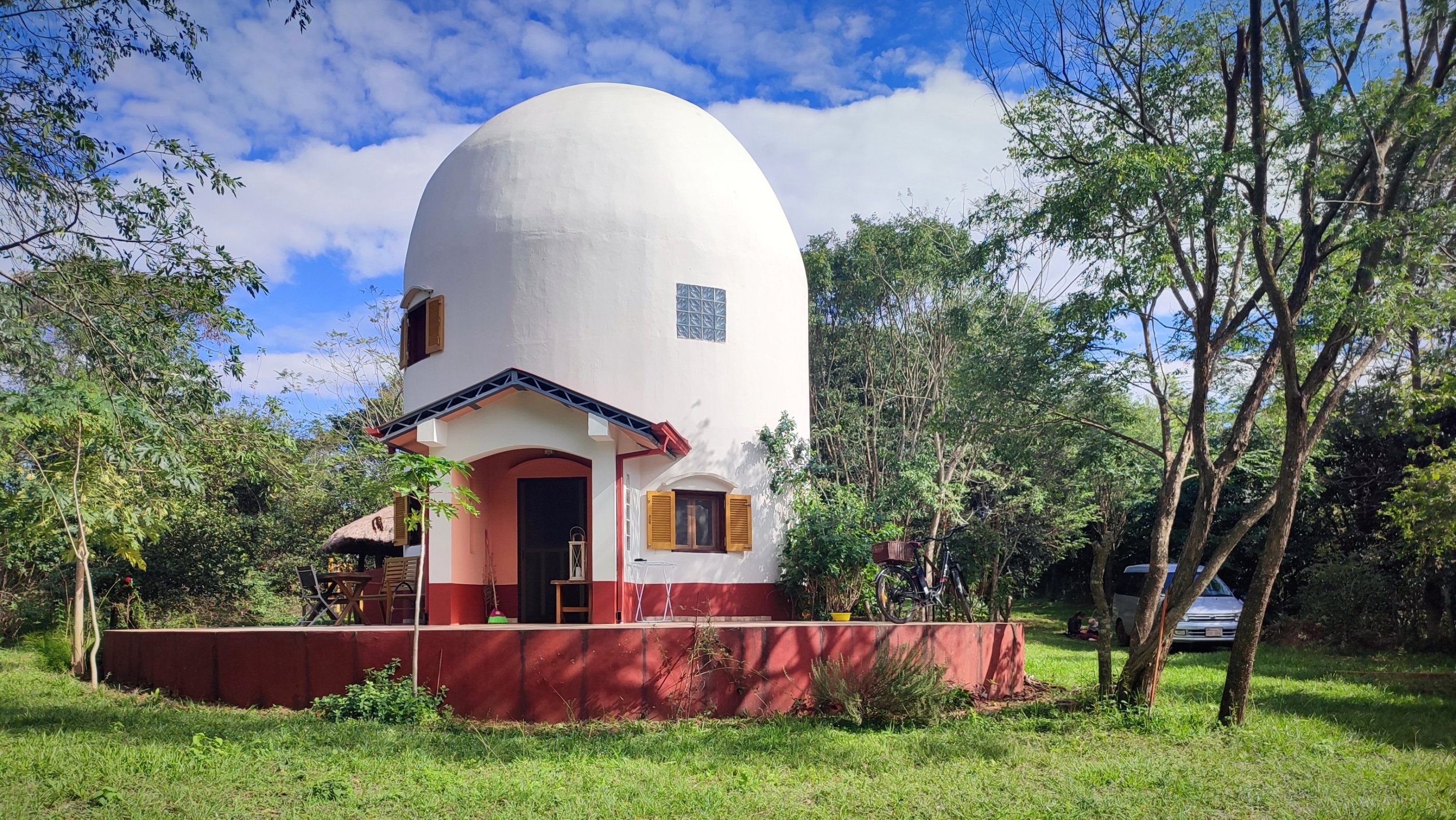 Kuppelhaus mit 1 Hektar Grundstück zum Kauf in Troche, Paraguay