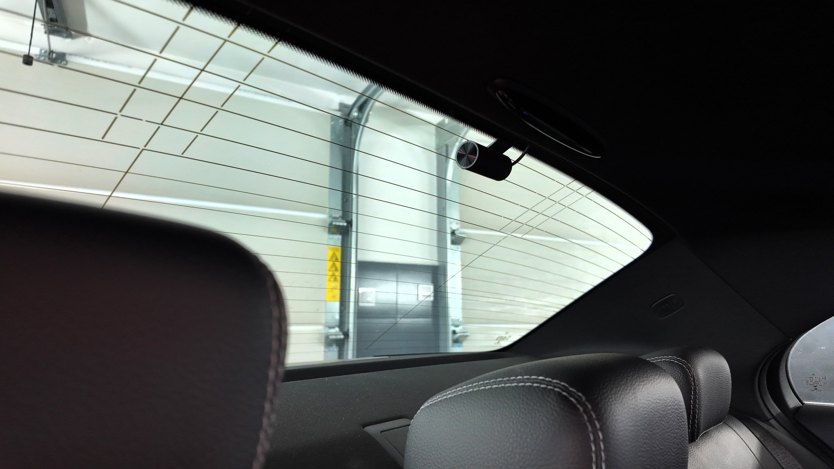 Dyskretny montaż tylnej kamery 70Mai