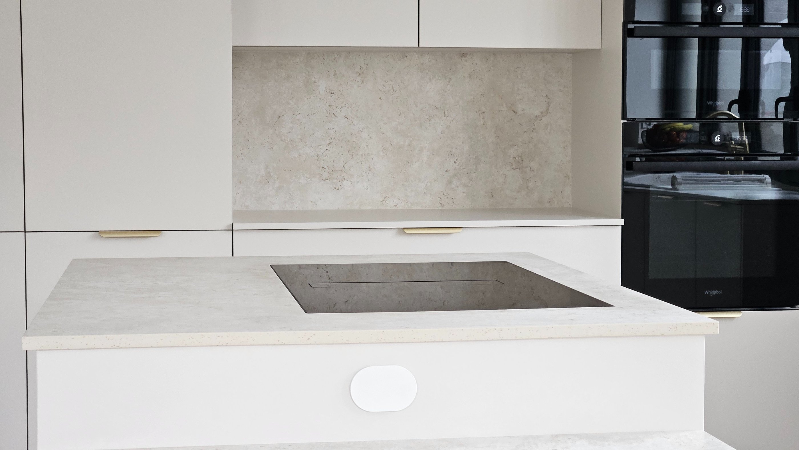 Ilot Dekton Sabbia HD plaque de cuisson affleurante