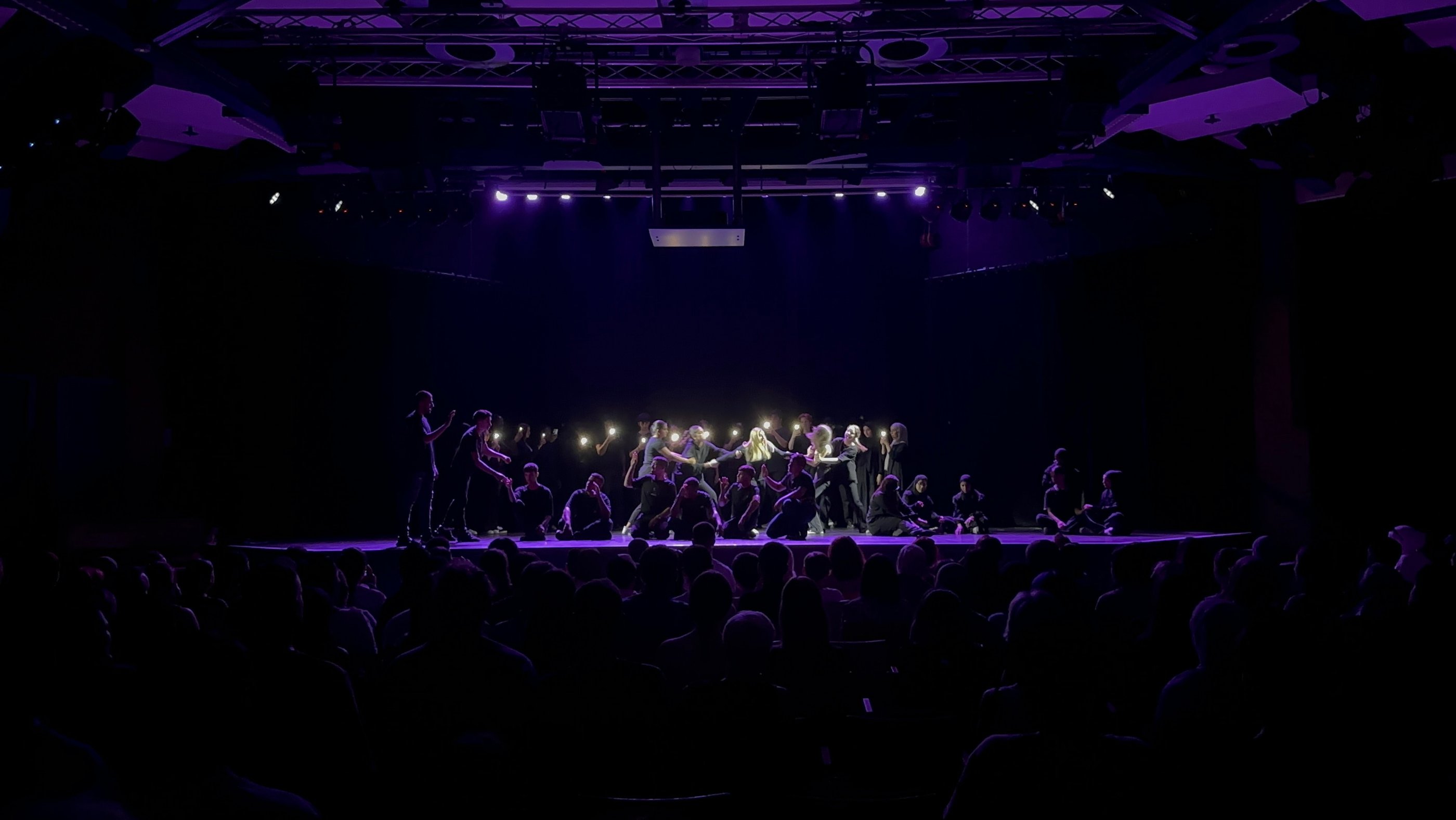 a group of people standing on a stage, Theater Hamburg 