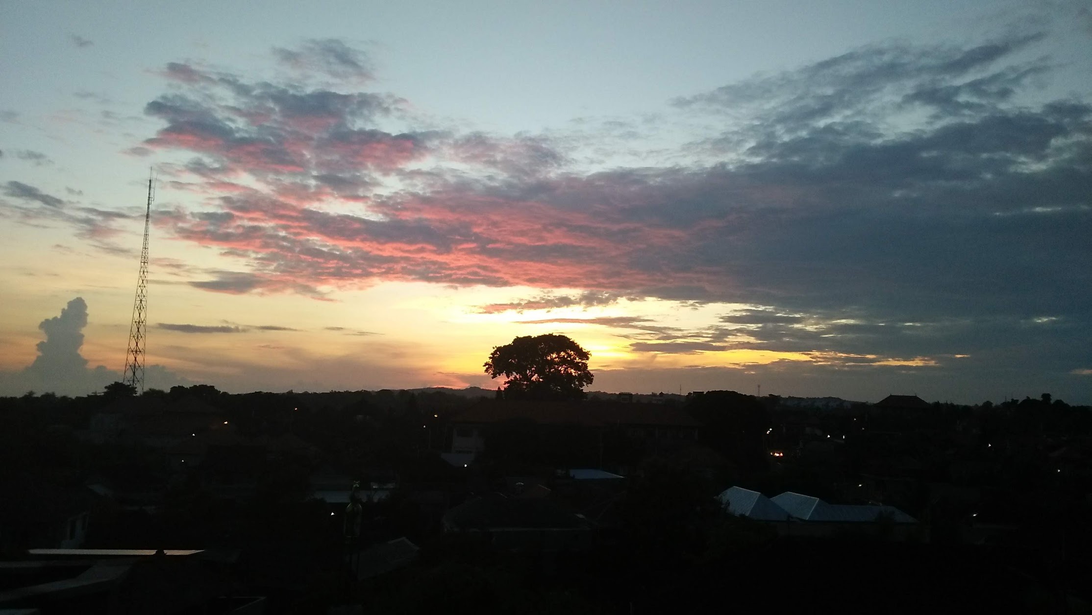 巴厘岛乌加桑山顶别墅屋顶日落实景|南部海岸线风光