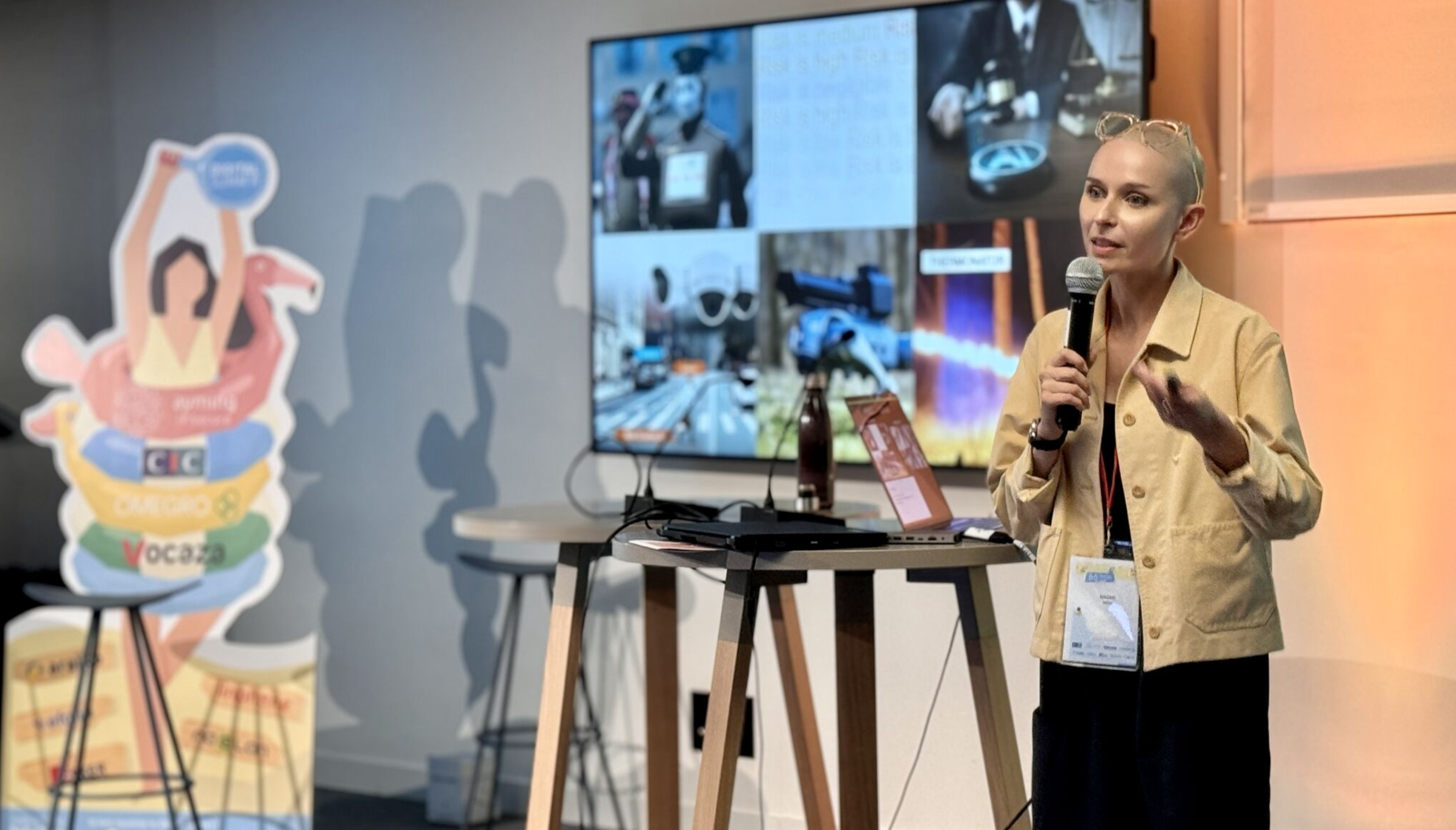 naomi roth scène public robots IA générative COMEX CODIR festival séminaire anglais français