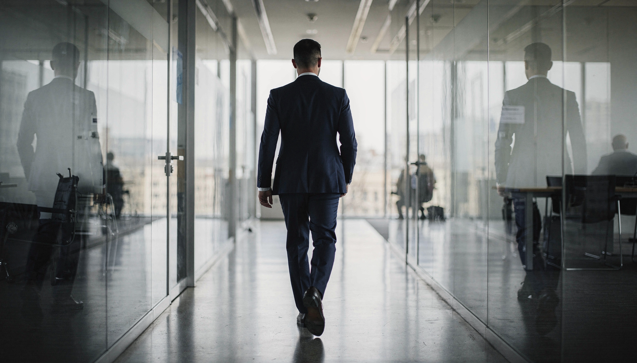 1. La Parábola de Carlos y Beto: ¿Quién es tu Marca?