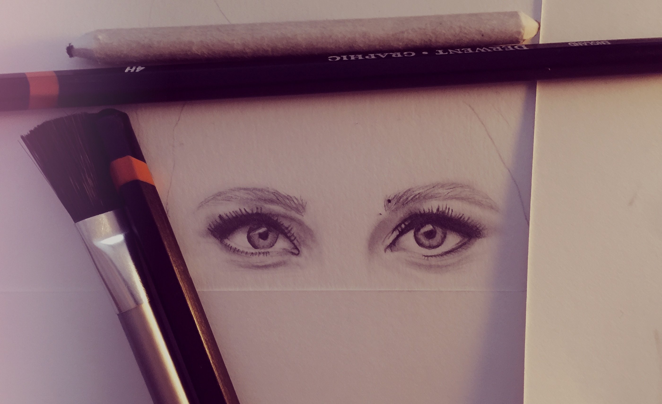 Piirros naisen silmistä