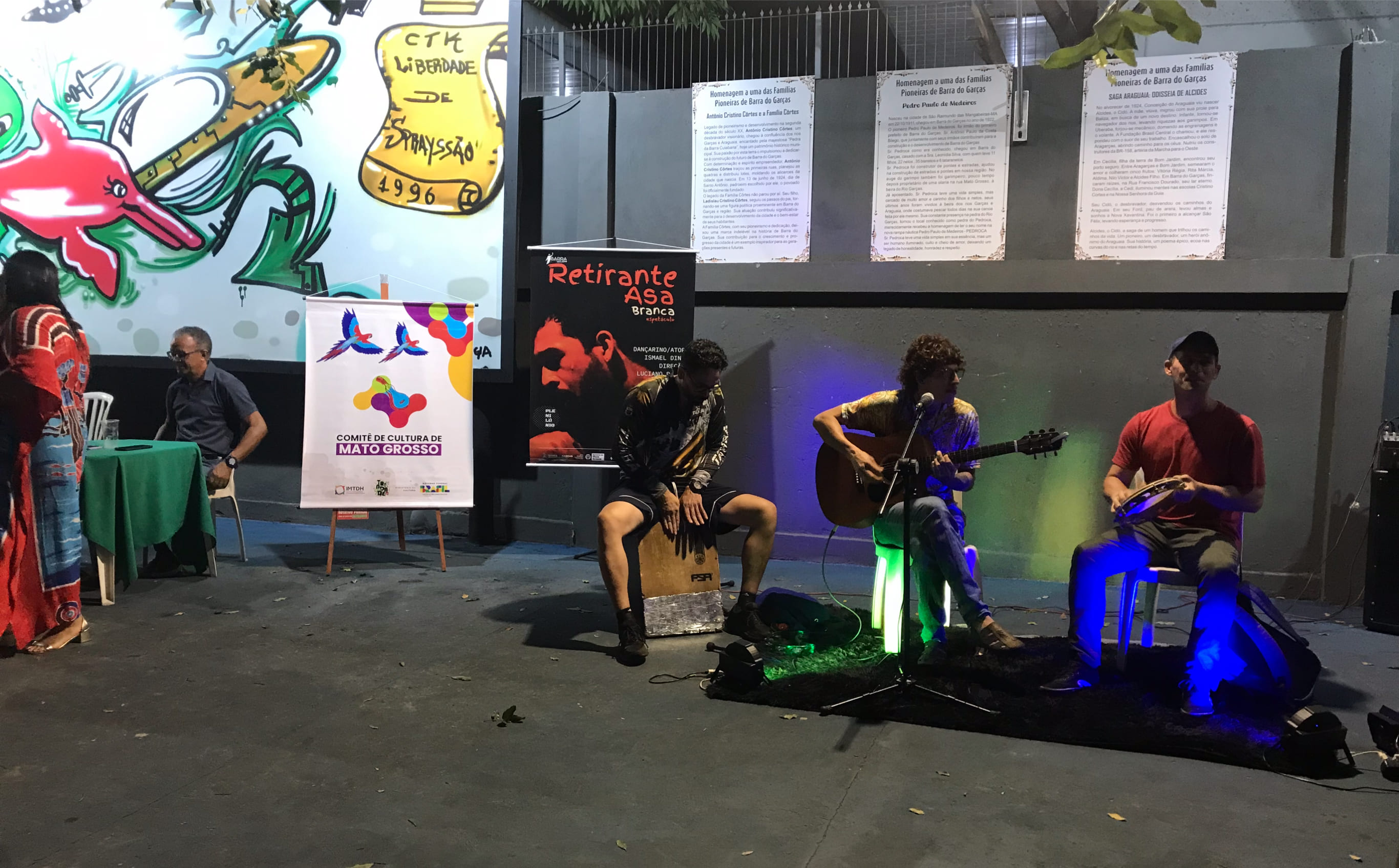 Show musical ao ar livre valorizando a produção artística local no evento do Comitê da Cultura MT