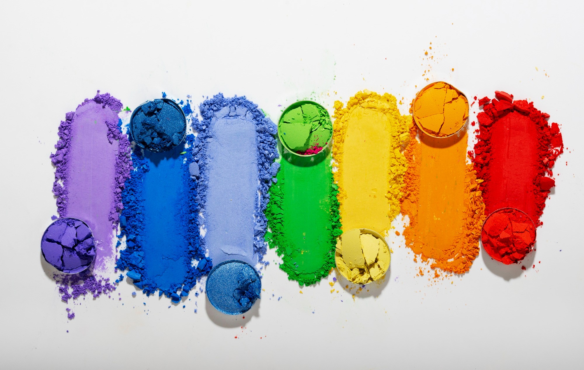 Pigmentos de color violeta, azul oscuro, azul cielo, verde limon, amarillo, naranja y rojo.