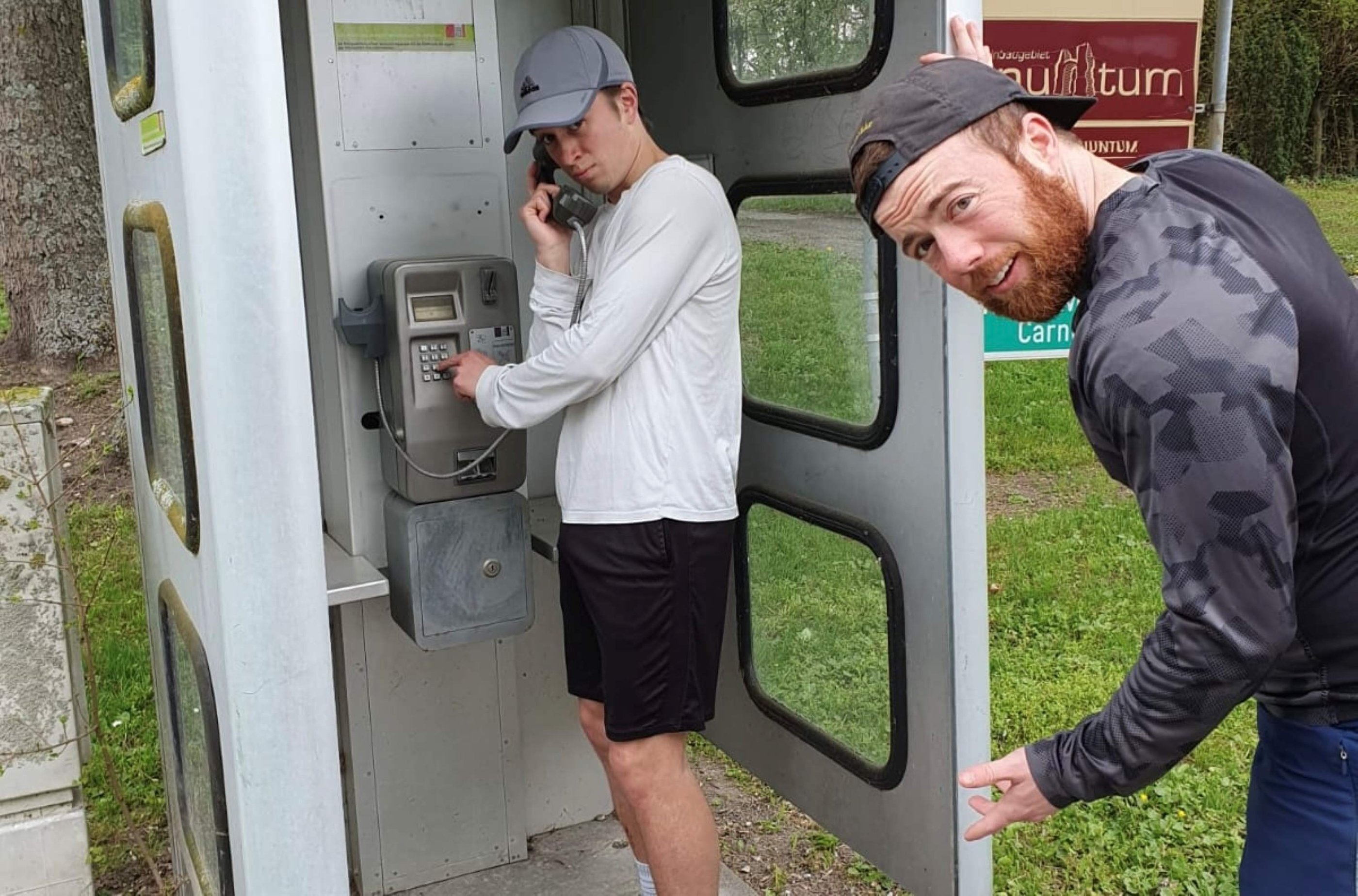 Superman in seiner Telefonzelle
