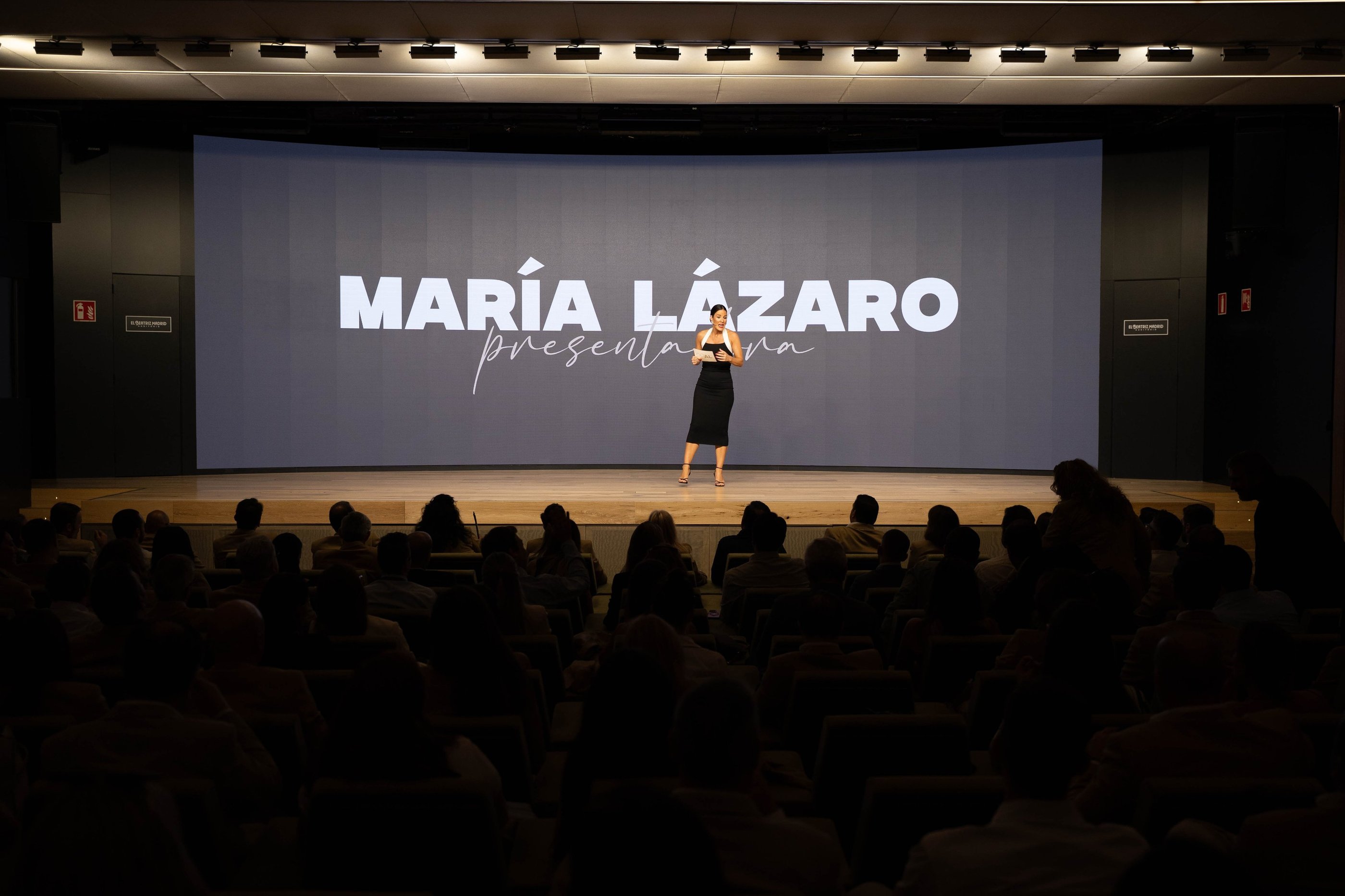 María Lázaro presentando un evento corporativo