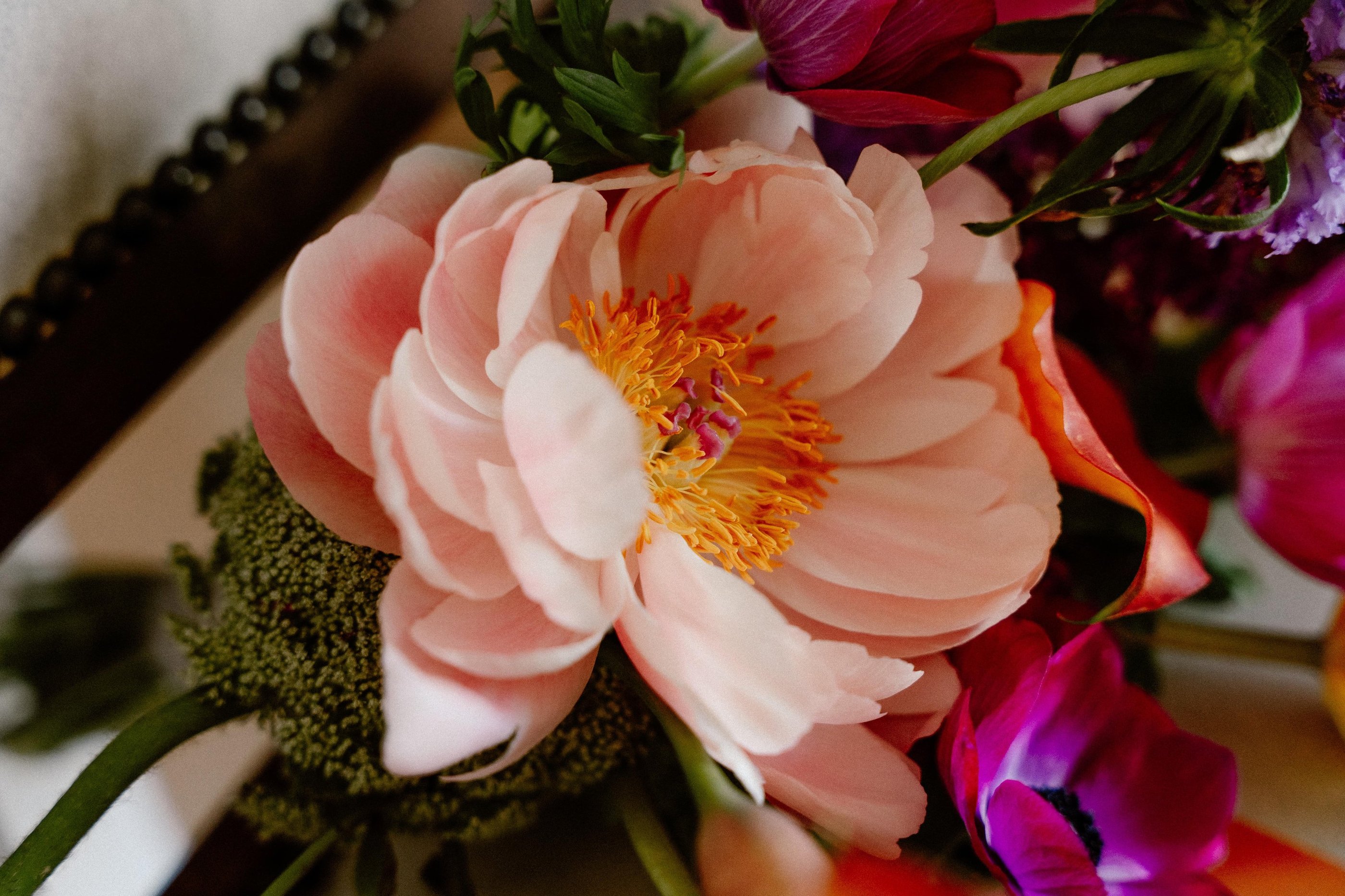 composition de fleurs pour un mariage dans l'aube