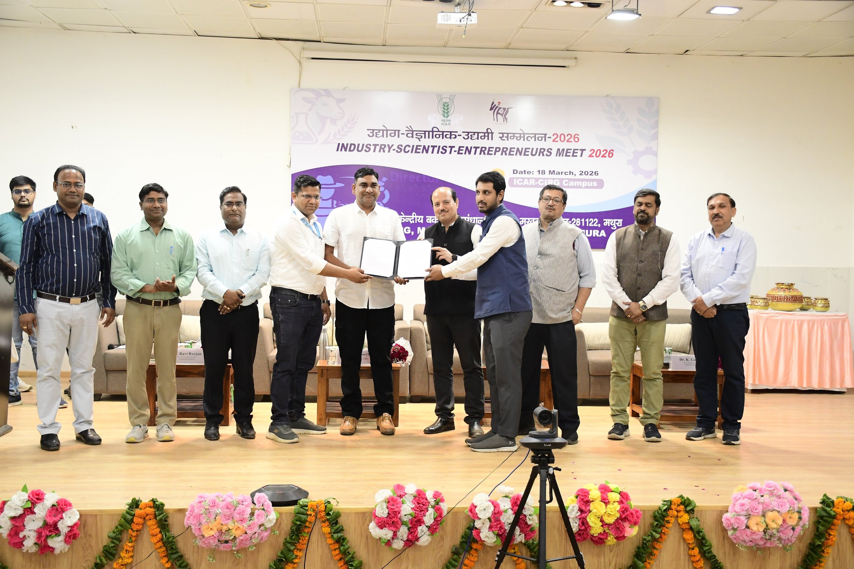 Dignitaries presenting a certificate at the Industry-Scientist-Entrepreneurs Meet 2024 at ICAR-CIRG campus.
