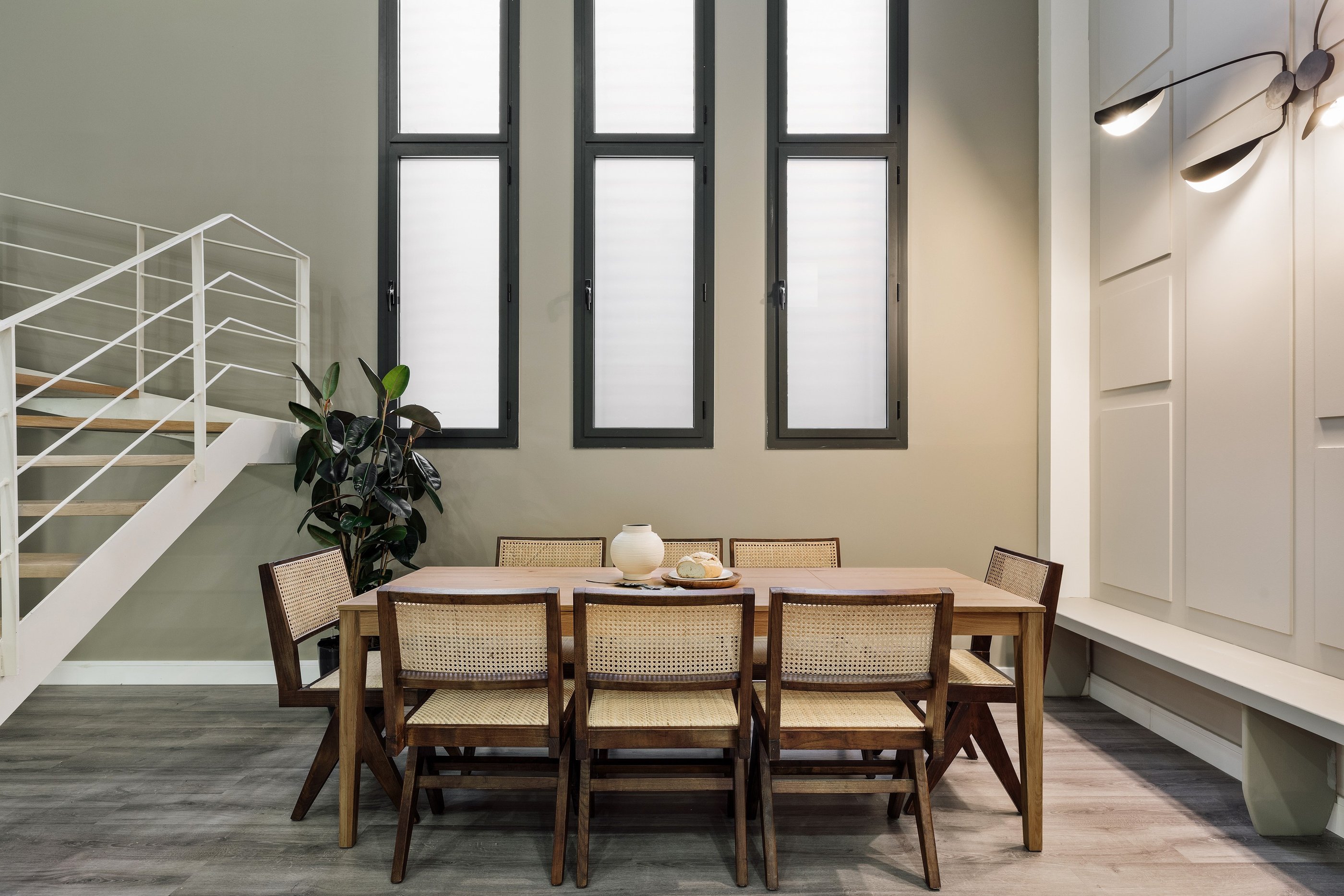 Contemporary dining room with a minimalist design, rattan furniture, neutral colors in Barcelona