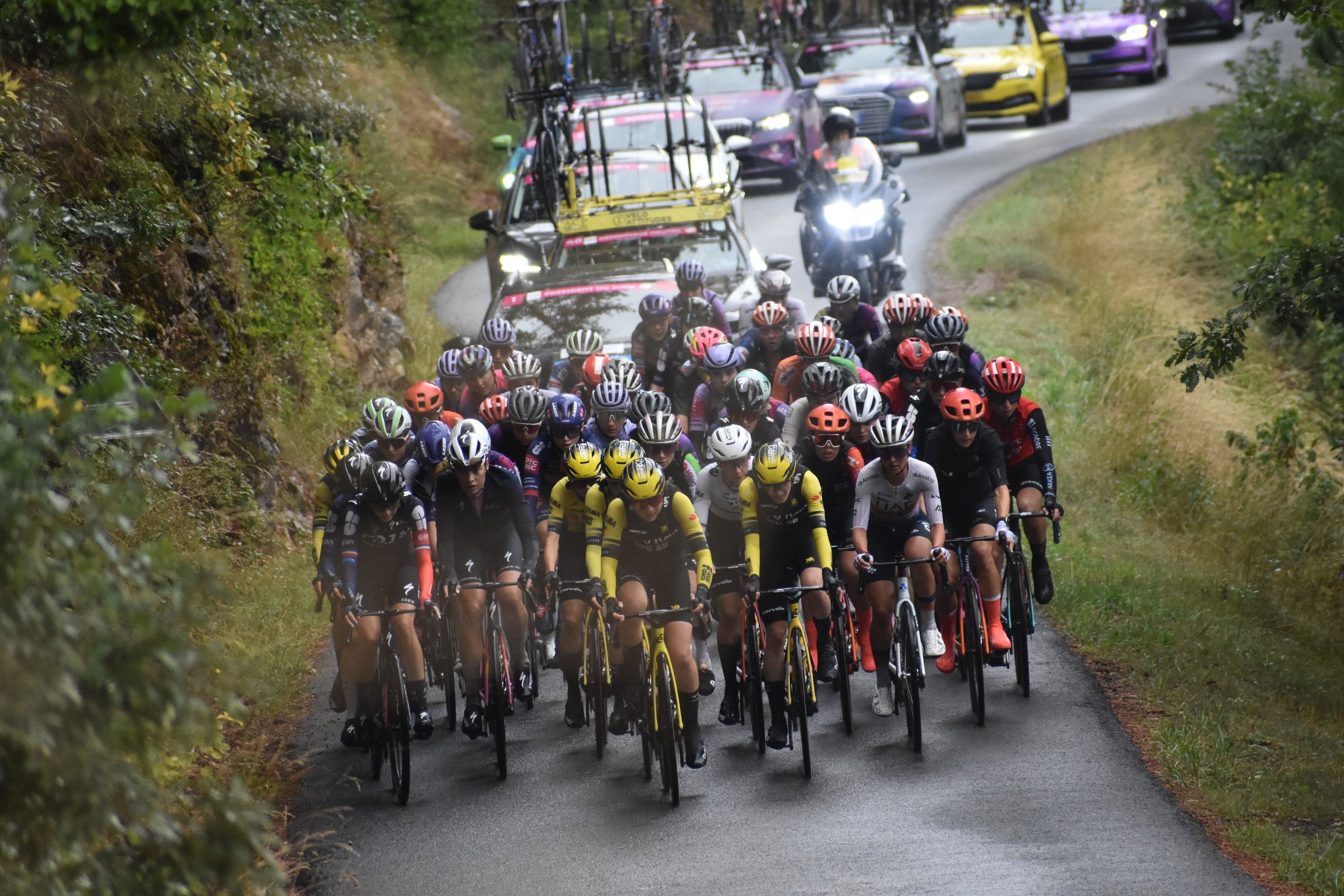 Peloton du TCFIA 2025 en route pour le Mont Lozère