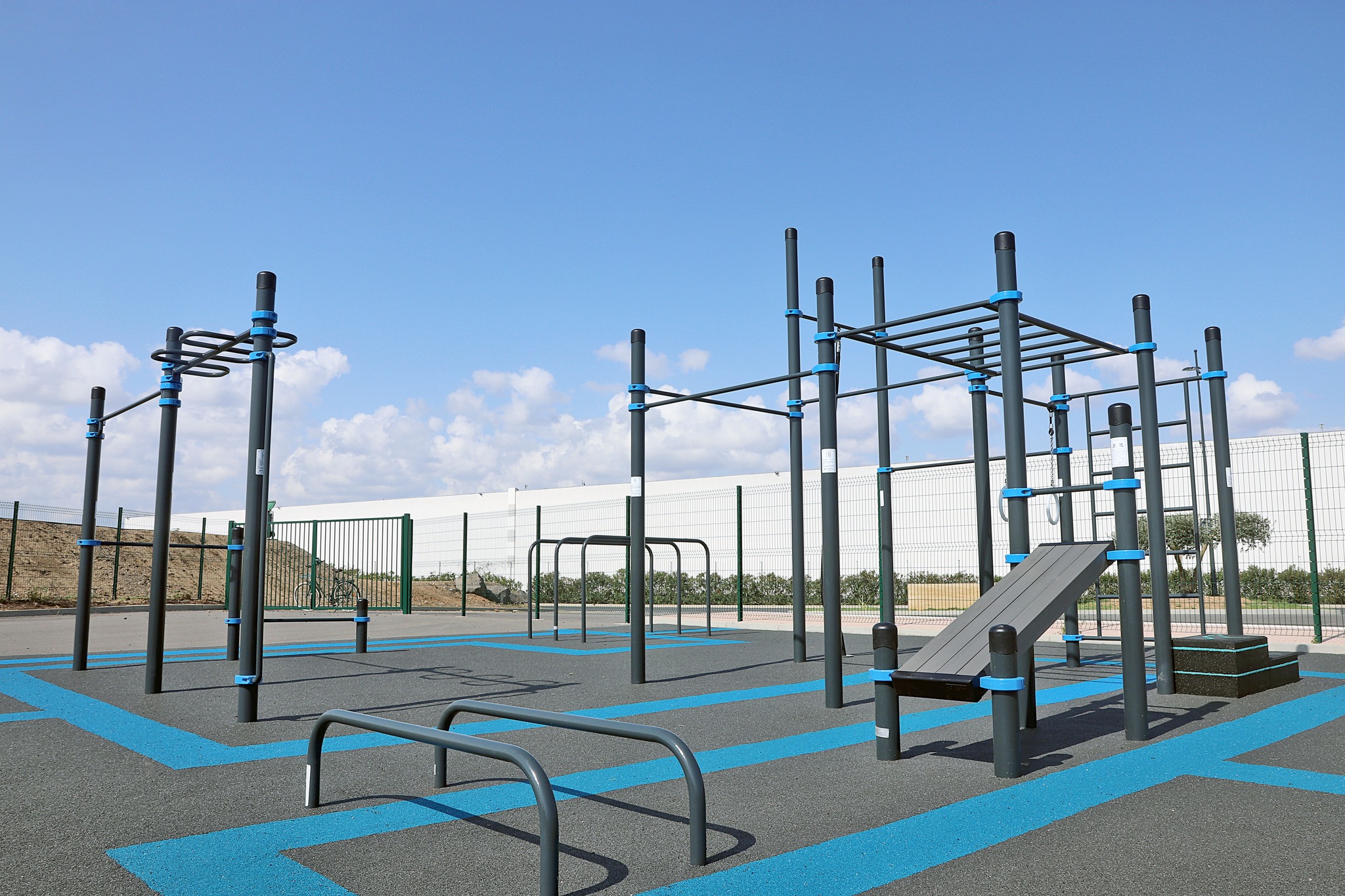 Parc de Street Workout Kenguru Pro avec équipements multifonctions en extérieur