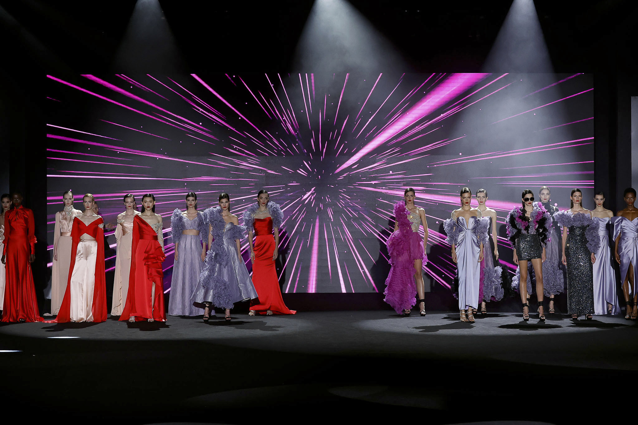 Brillo nocturno: Hannibal Laguna en la vanguardia de la moda con Moonglow