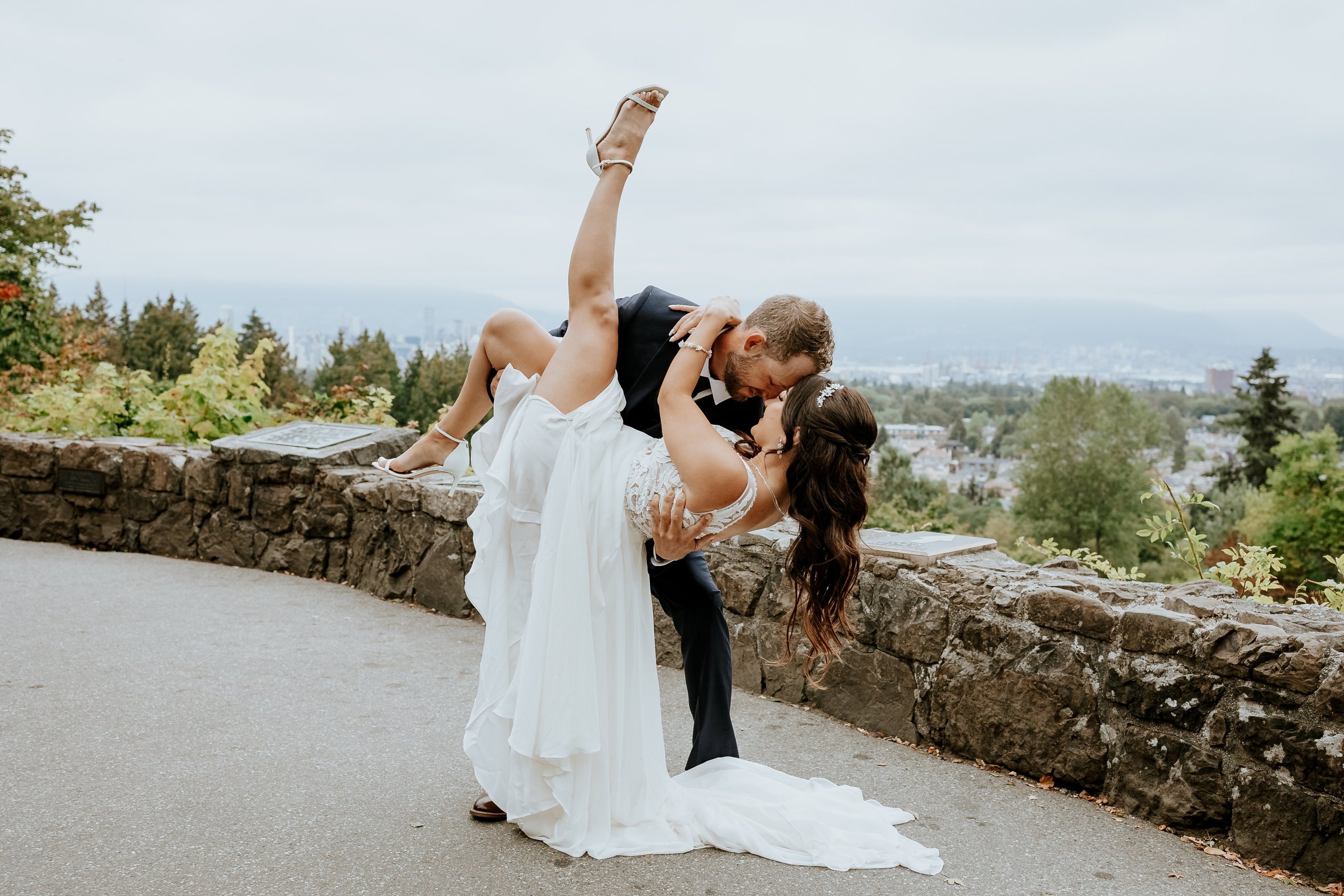 queen elizabeth park wedding photography photoshoot couple dipping