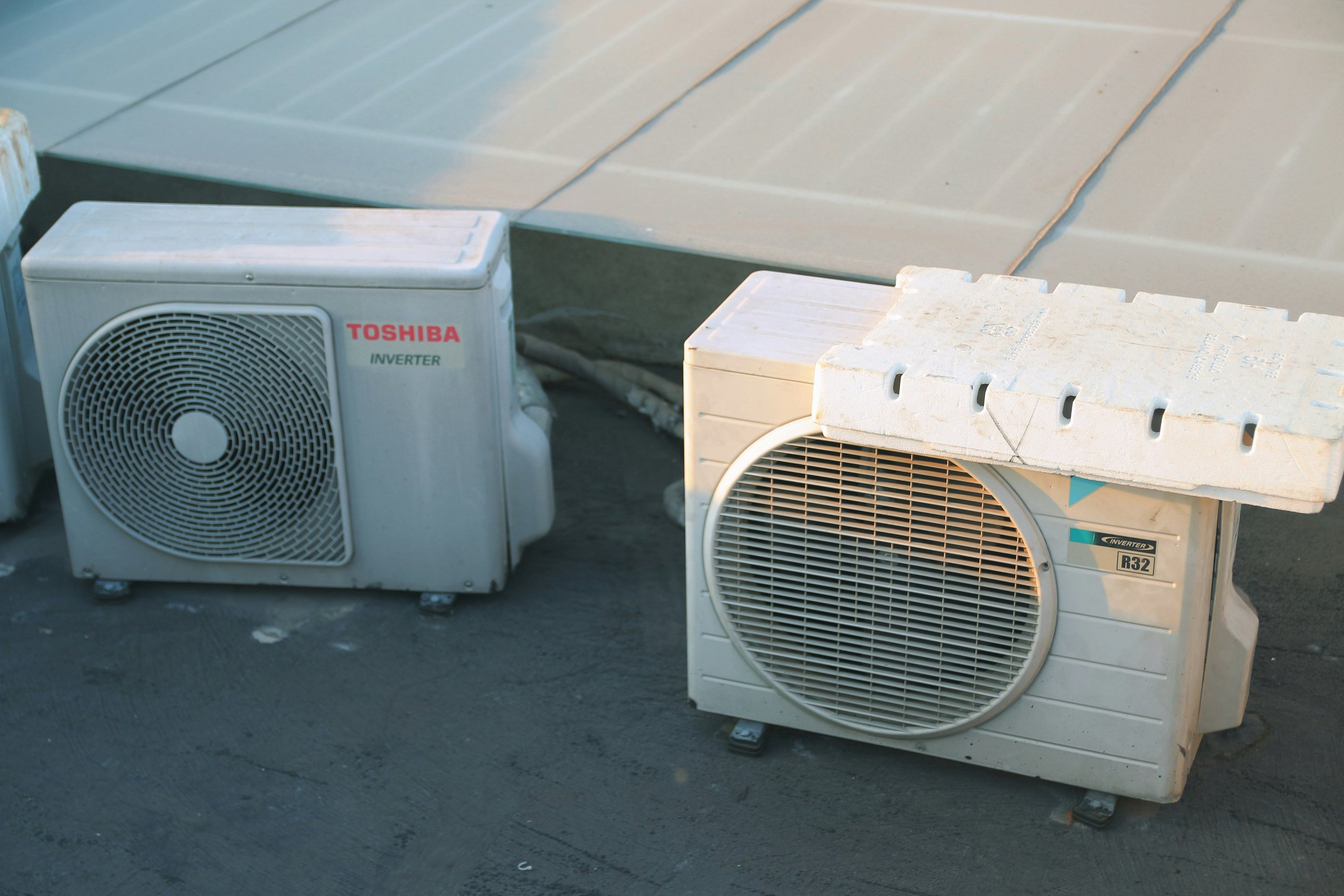 Servis baiki unit outdoor aircond Toshiba dan Daikin profesional Cheras, Selangor