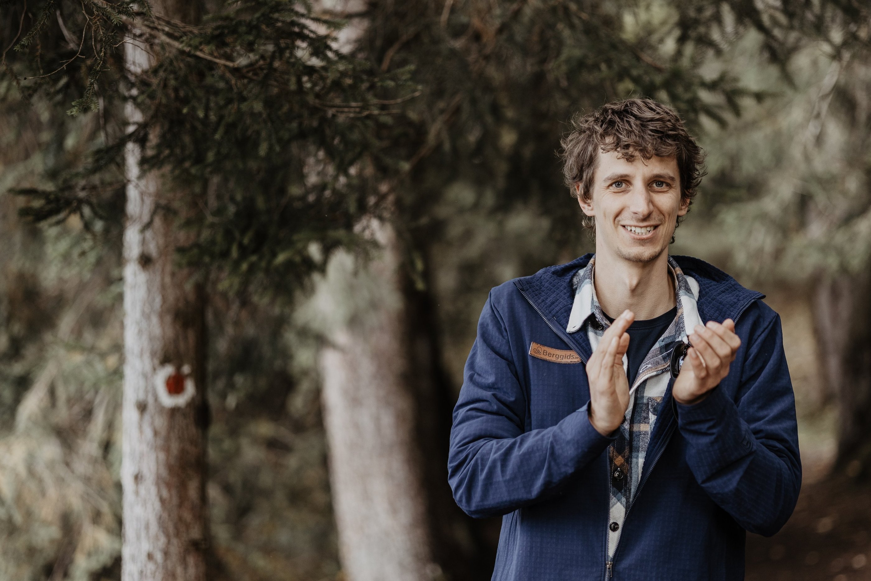 Coach and mountain guide Jef Verstraeten applauding clapping