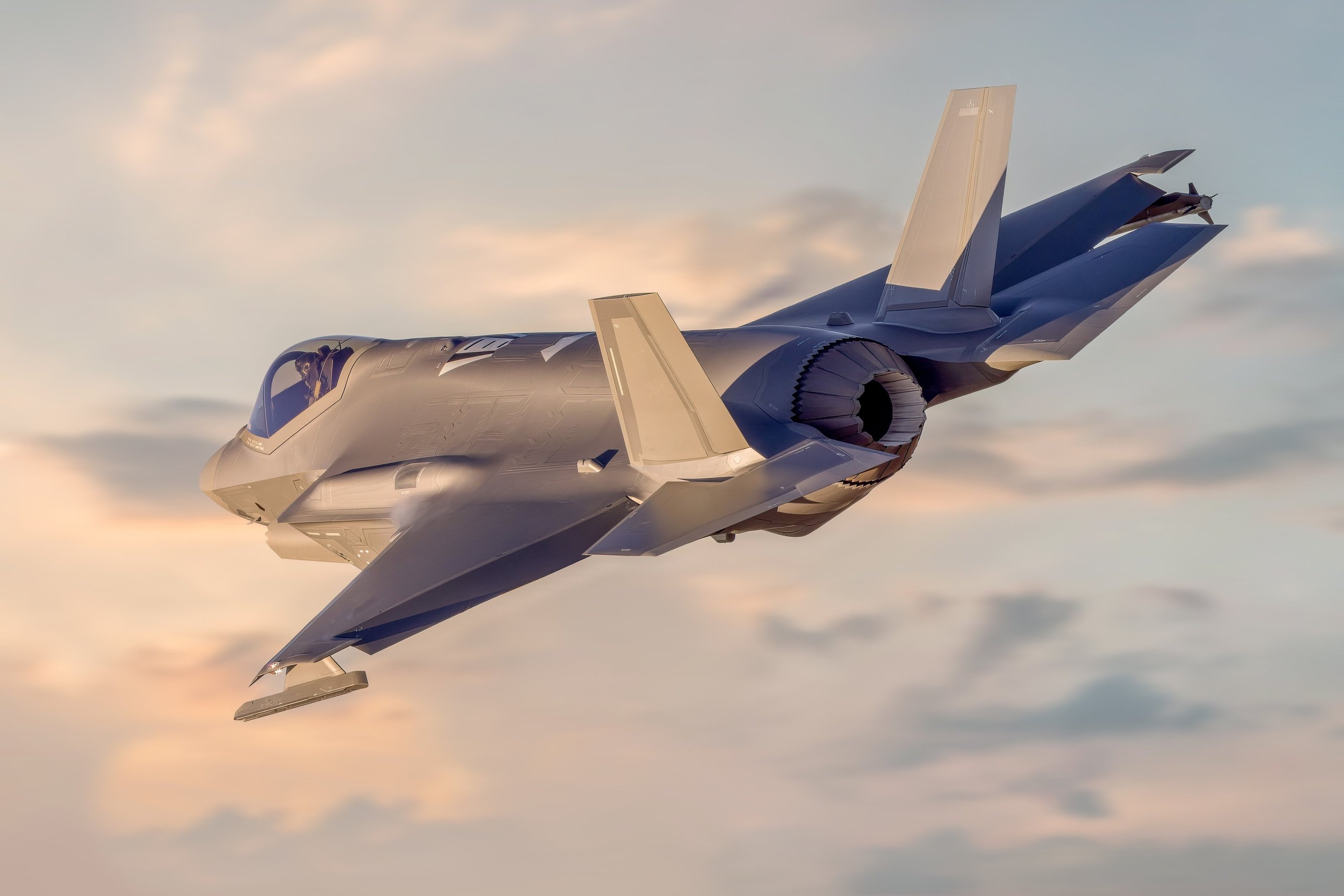 F35 lightning air superiority fighter