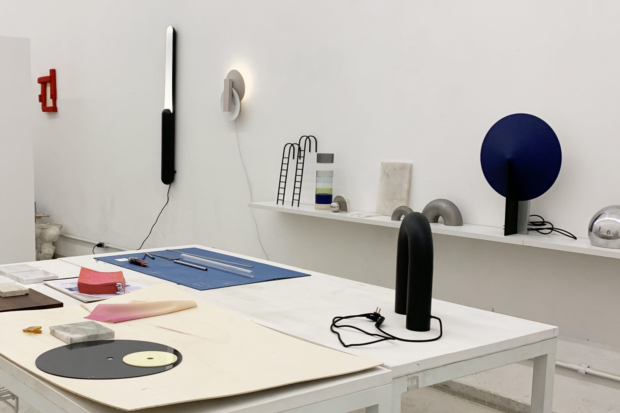 Estúdio Rain foi criado em 2015 pela designer de produto Mariana Ramos (n. 1986) e o arquiteto Ricar