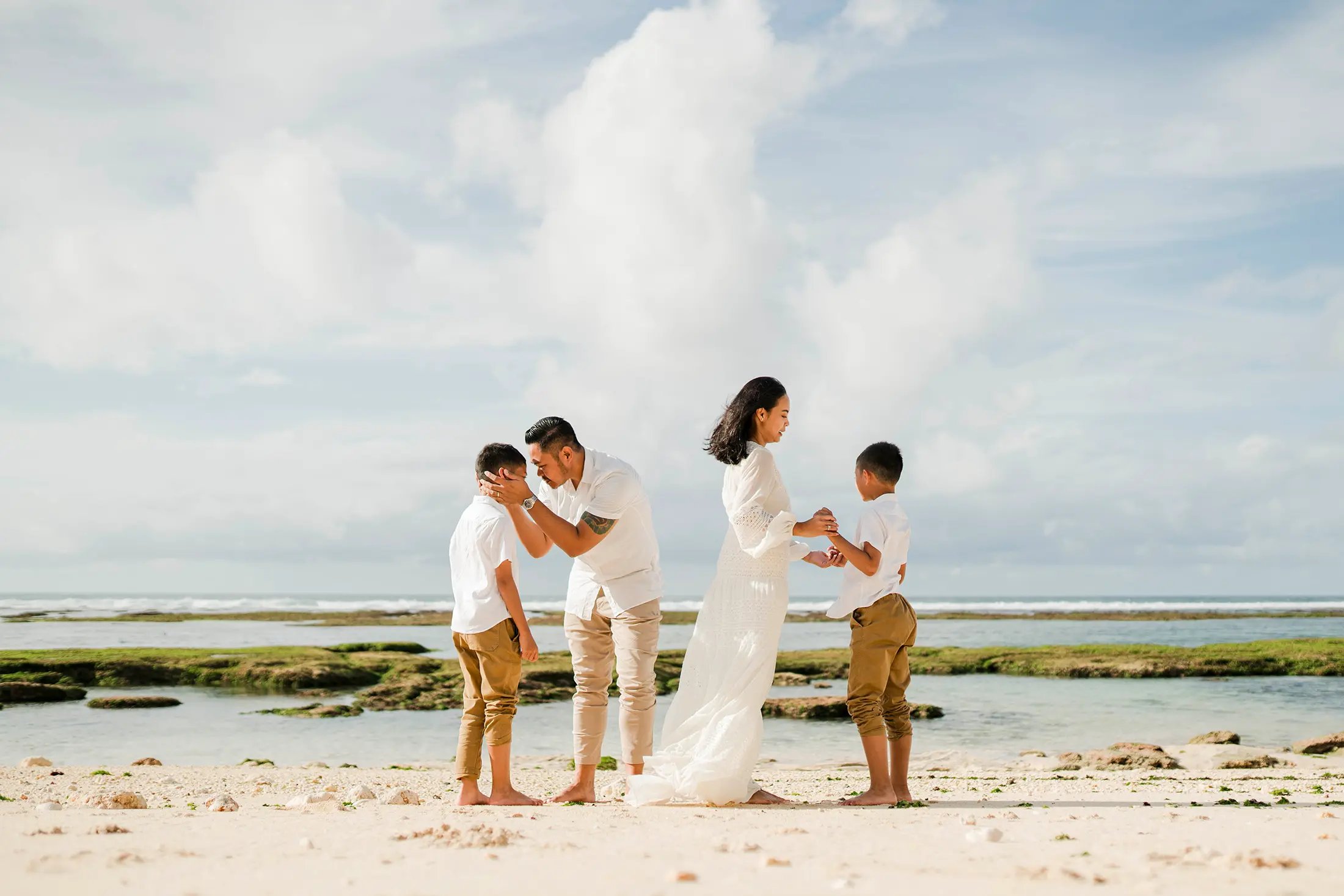 Natural family photography session at Melasti Beach Bali by Hansee Photography