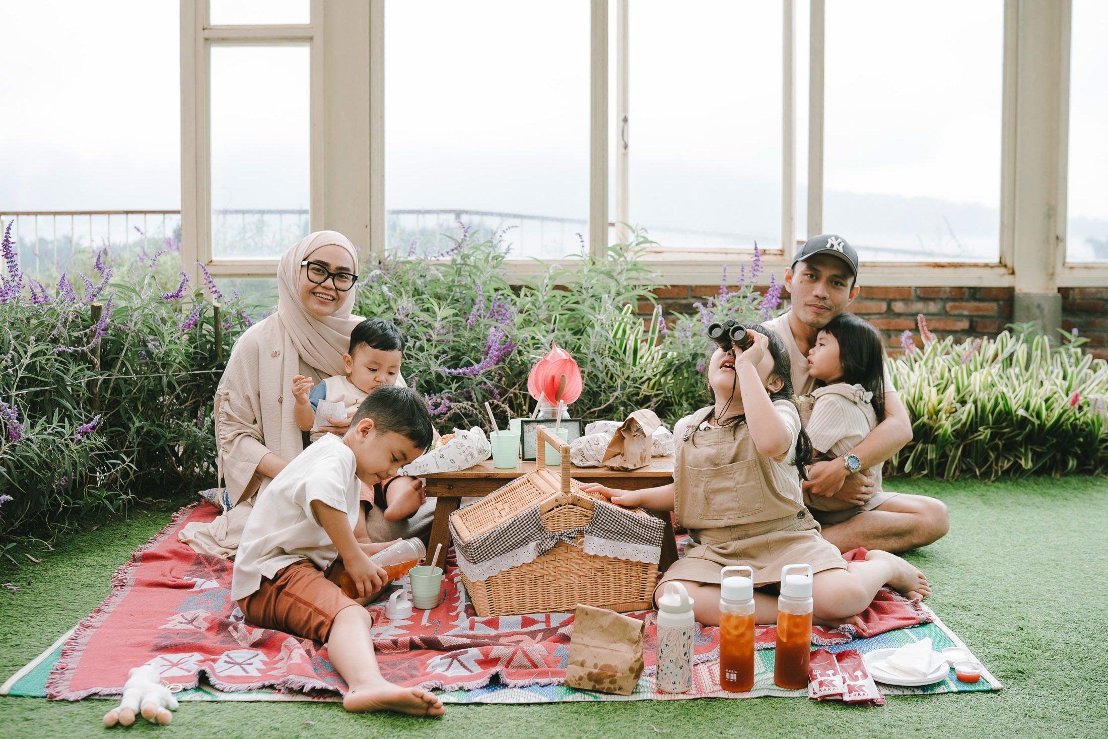Family picnic portrait during a family photography session at Rumah Gemuk Bedugul Bali.