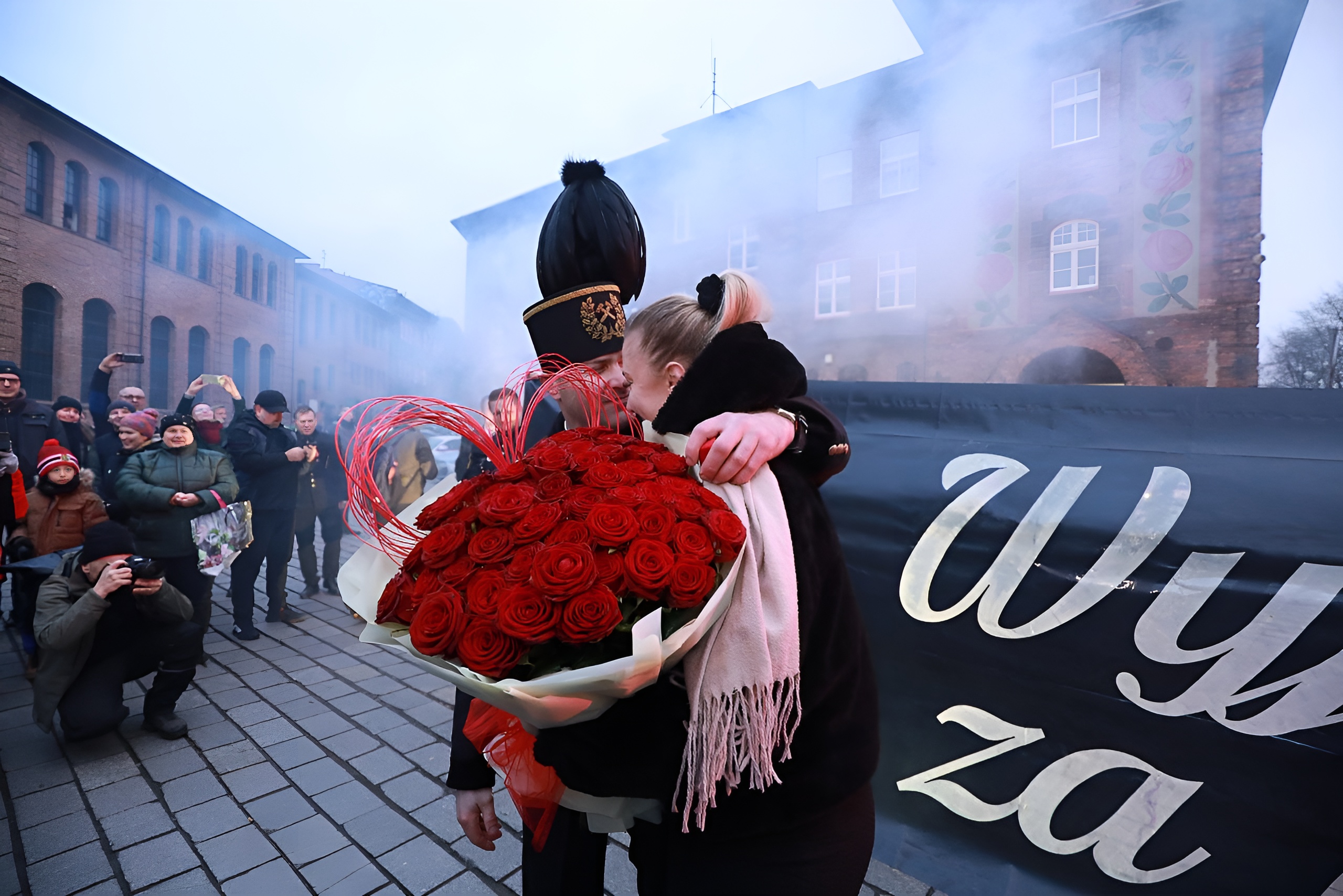 napis wyjdziesz za mnie zareczyny wyjątkowe zaręczyny z pirotechniką