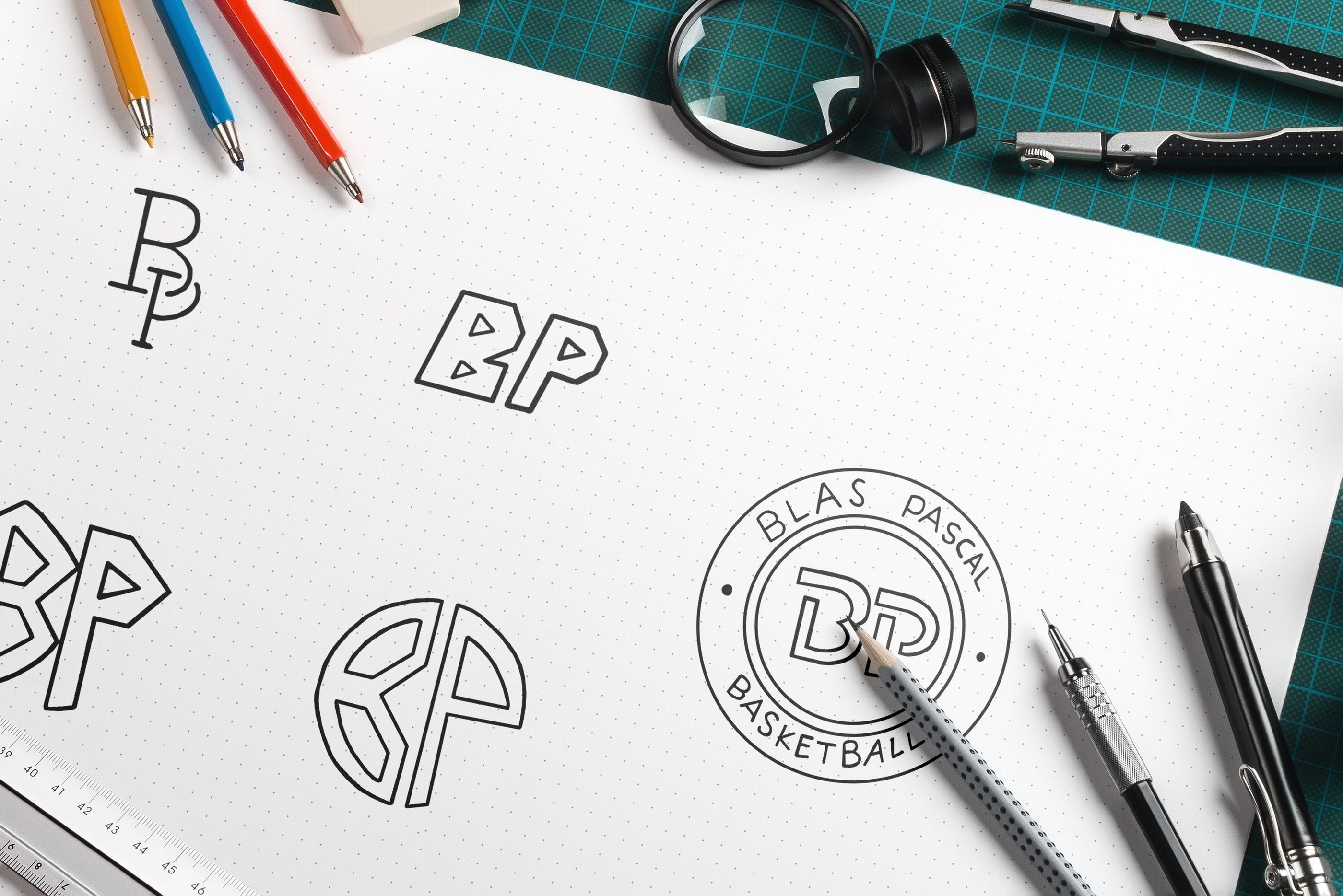 Bocetos del nuevo logotipo de Blas Pascal Basketball