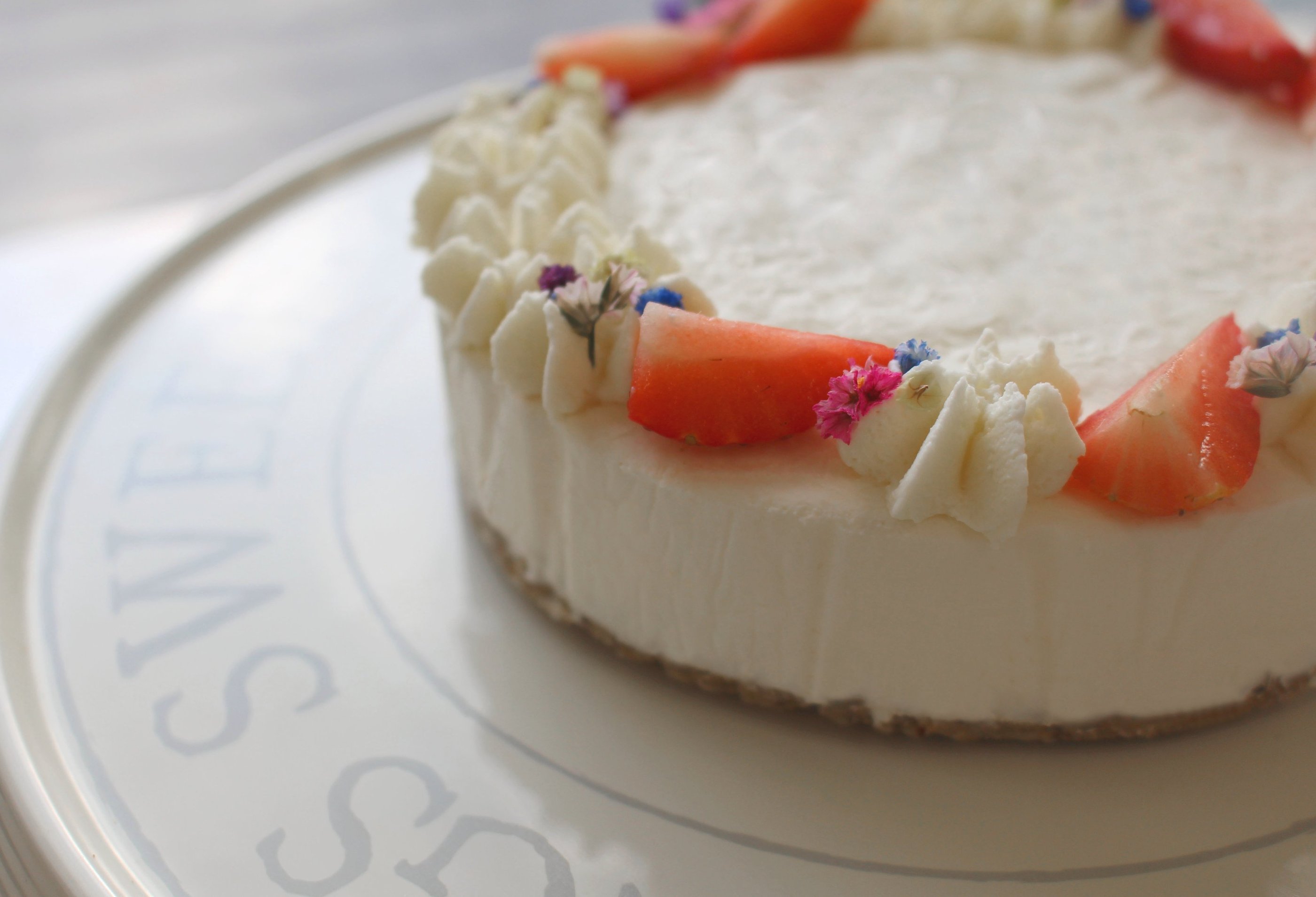 torta cheesecake con con frutta