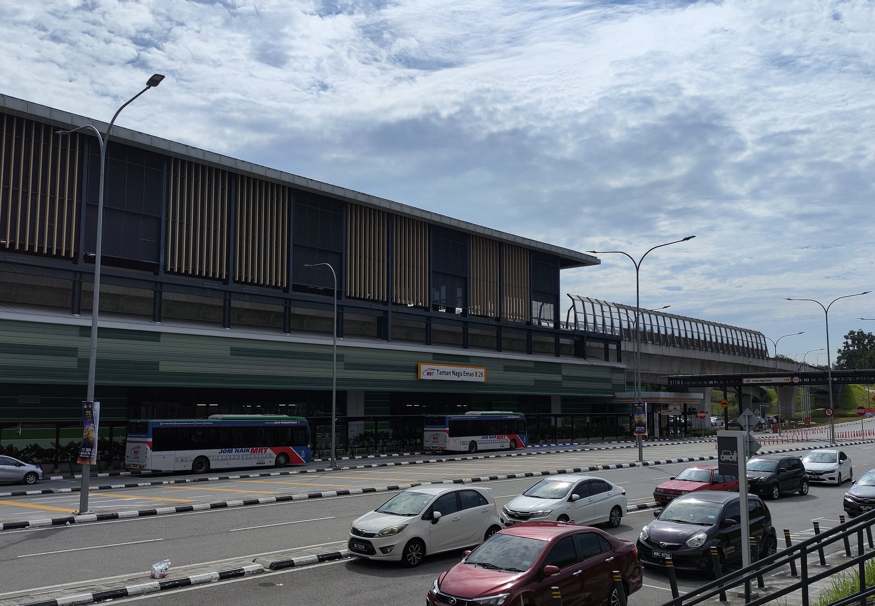 Taman Naga Emas MRT