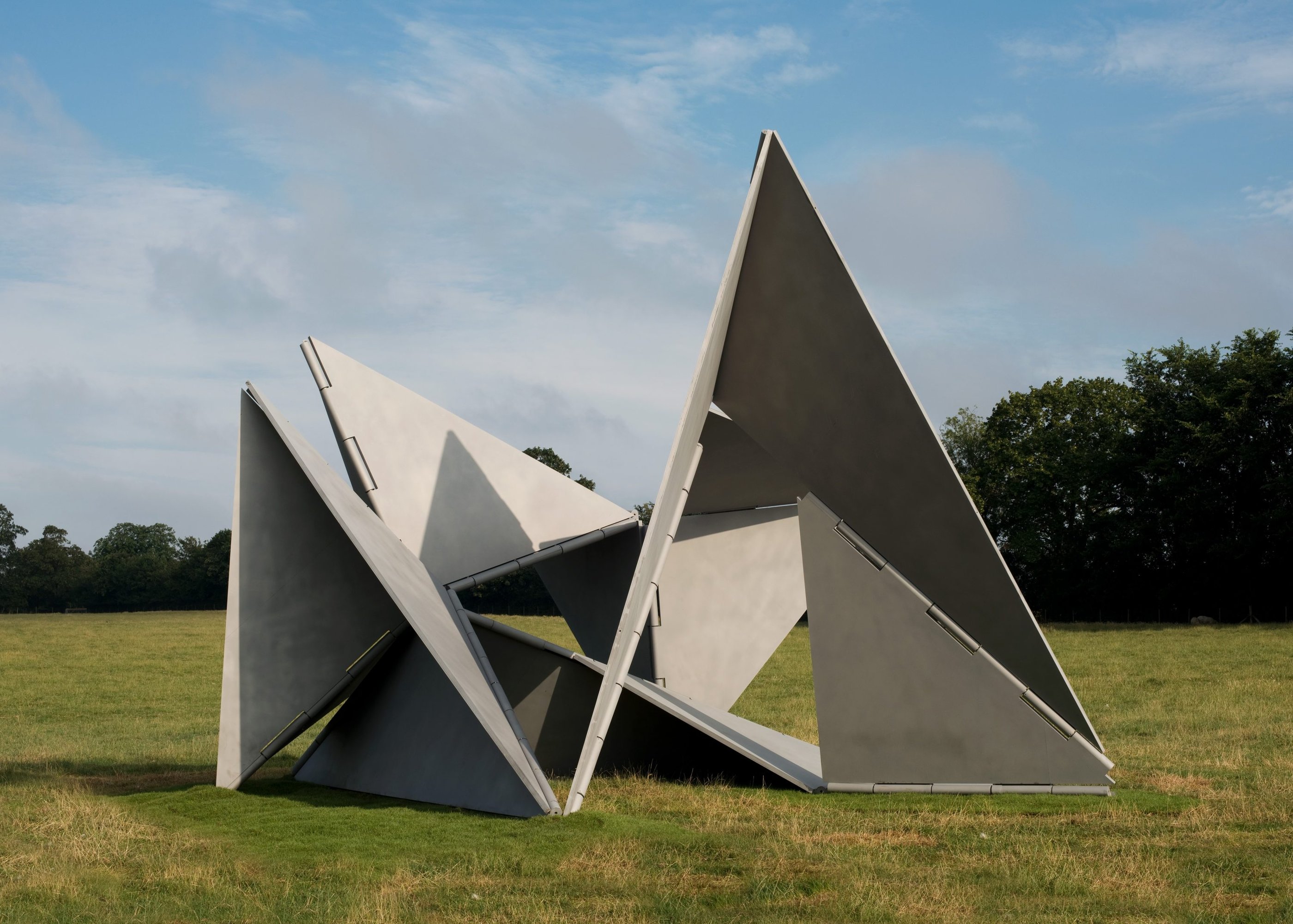 esculturas tridimensionais, como a série 'Bicho' (Climber) ou 'Trepante' (Grub] a partir de 1960.