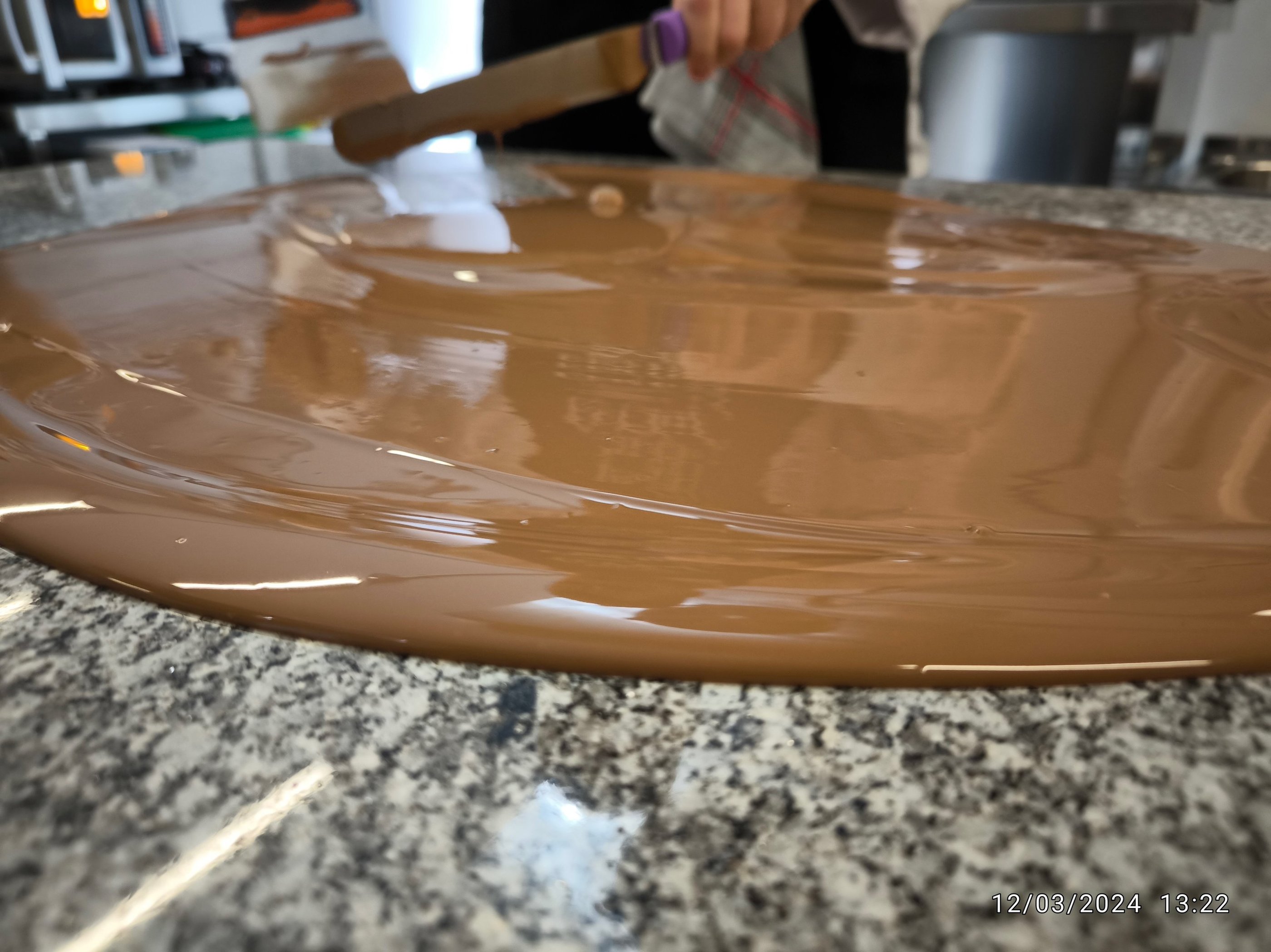 Atemperat de la xocolata manualment a Ambrosia Andorra