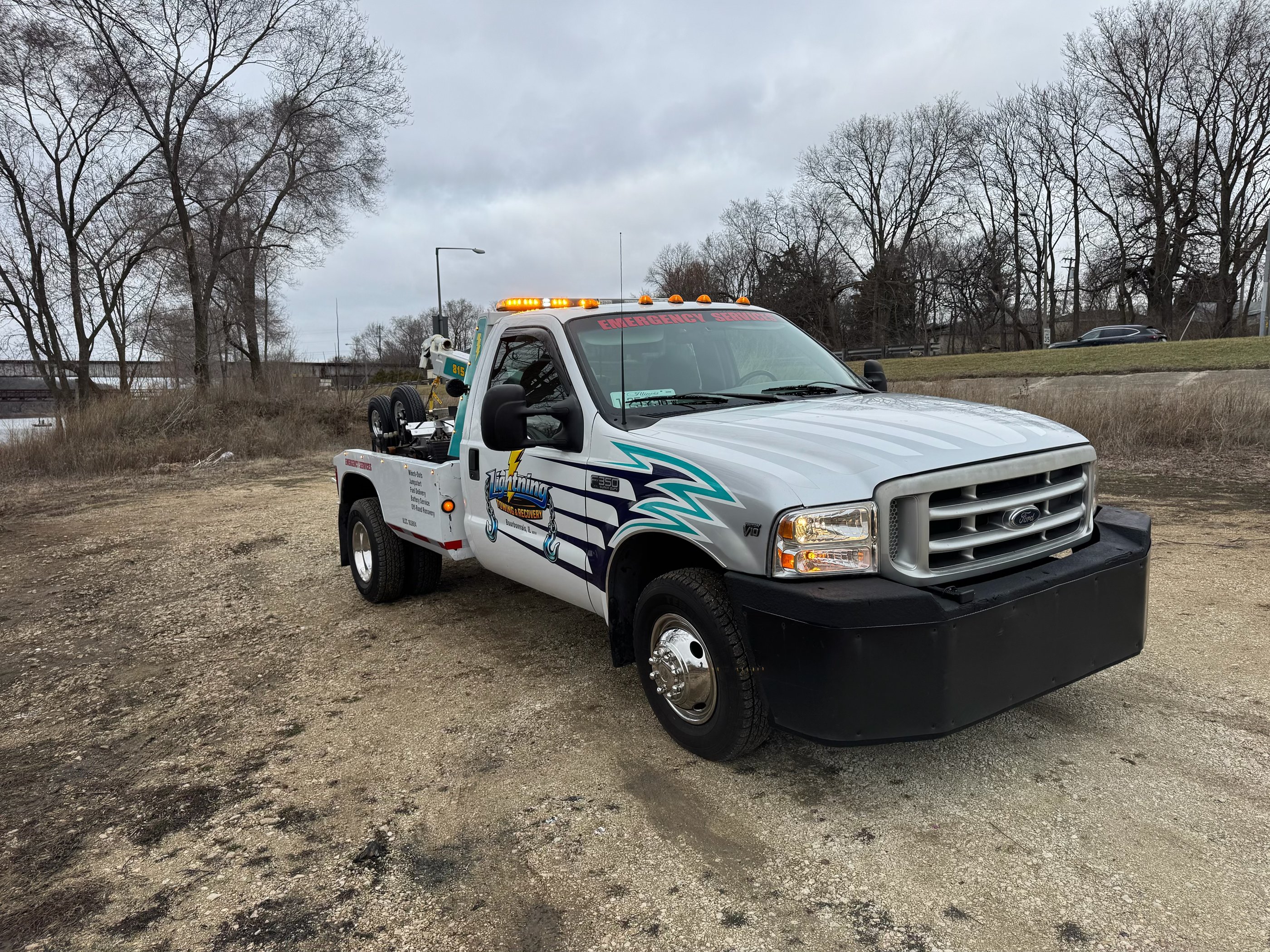 Lightning Towing & Recovery main service truck providing 24/7 towing in Bourbonnais, IL.