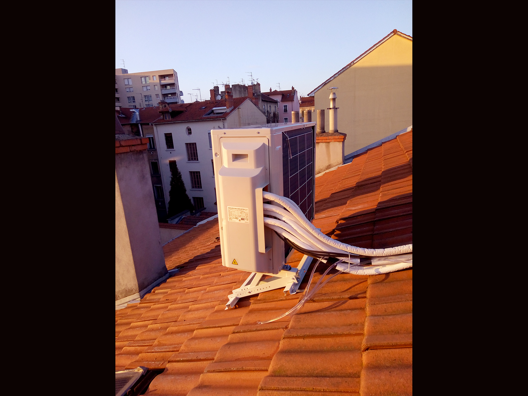 Groupe multisplits sur un toit à Villeurbanne