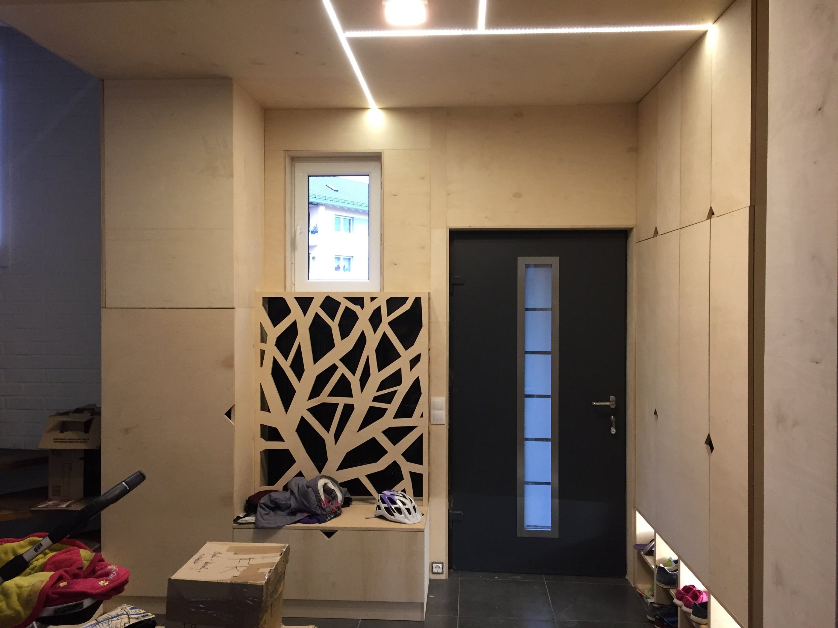 Aménagement d'intérieur. Cache-radiateur conçu sur-mesure.