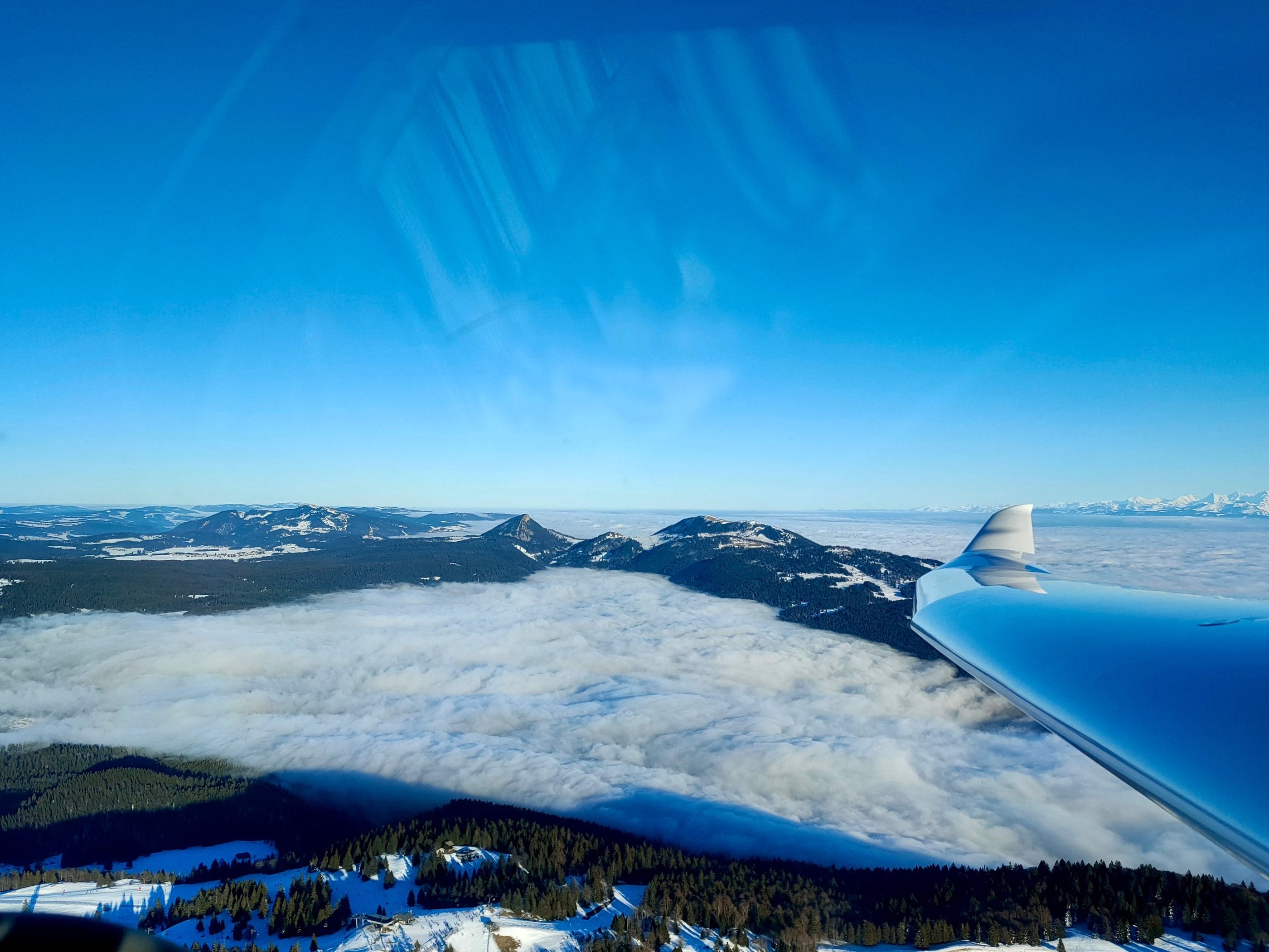 Le Jura enneigé avec un ULM Lambada