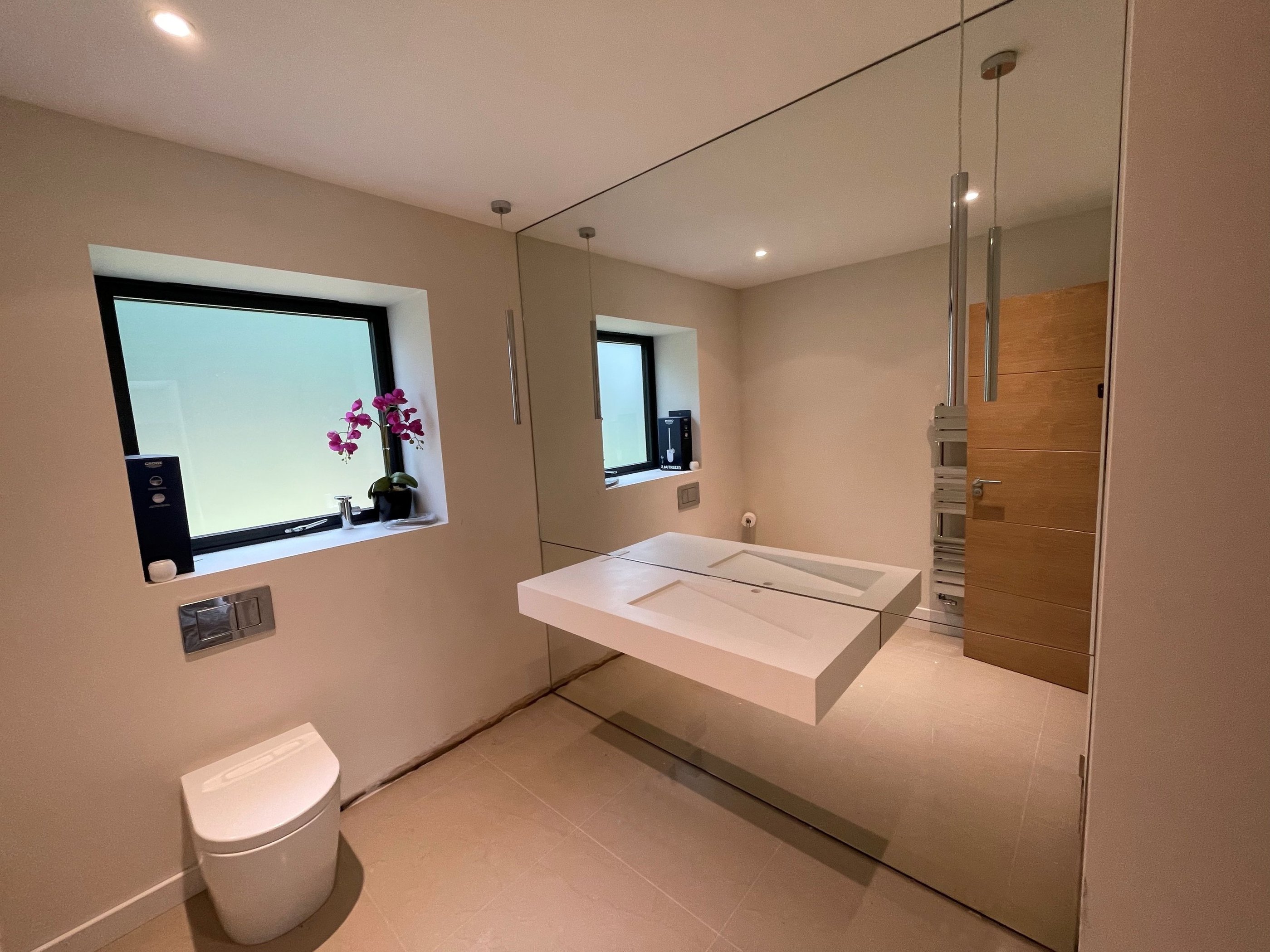 large wall to wall mirrors - floating basin