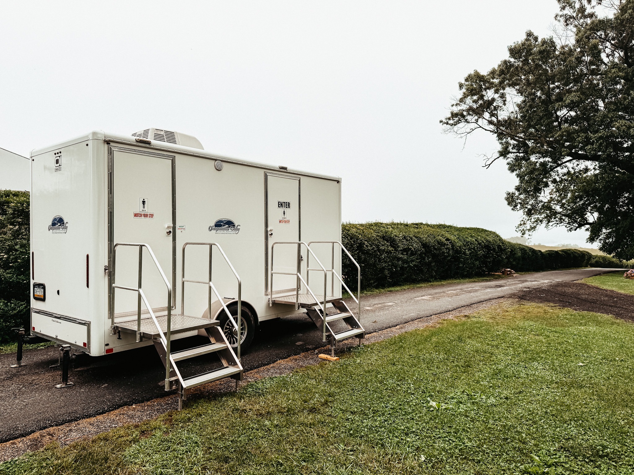 portable luxury bathroom rentals, luxury rental bathrooms