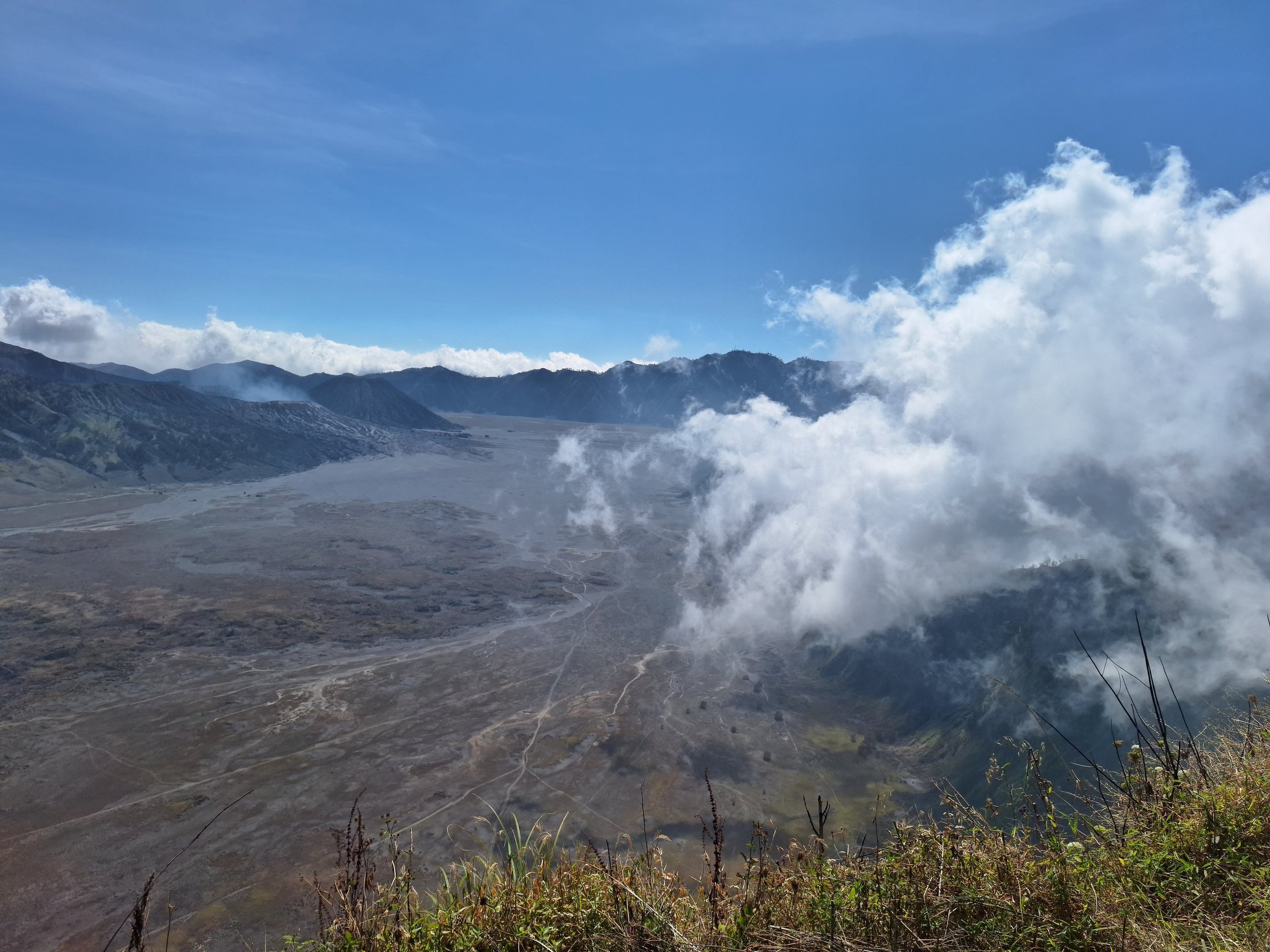 Lautan pasir gunung Bromo dilihat dari puncak B29