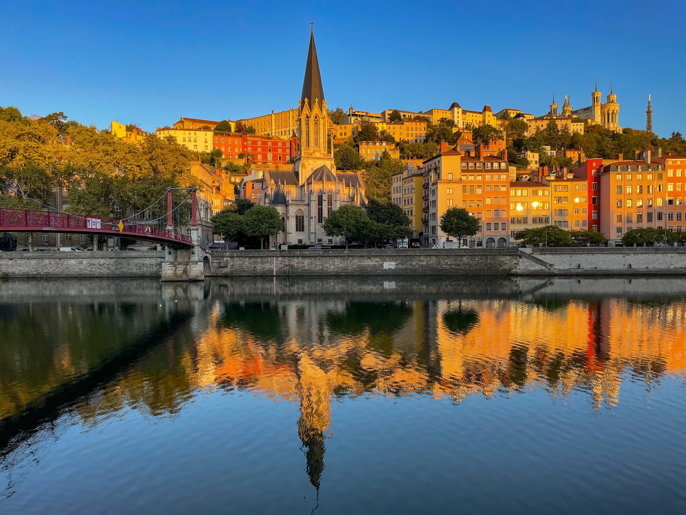 L'église Saint Georges dans le Vieux Lyon, au bord de la Saône. Photo Yannick Saunier. 