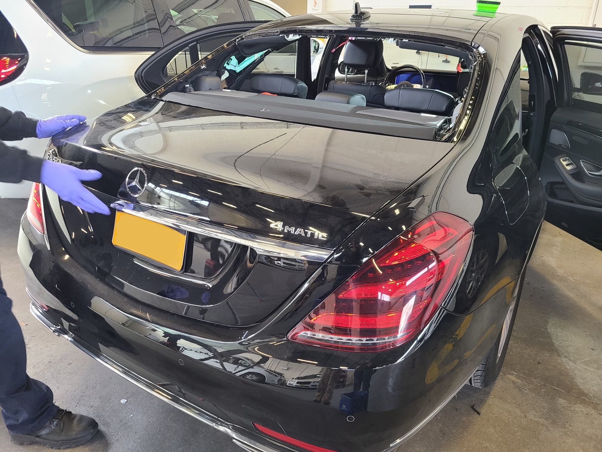 Auto Glass Back Glass Replacement